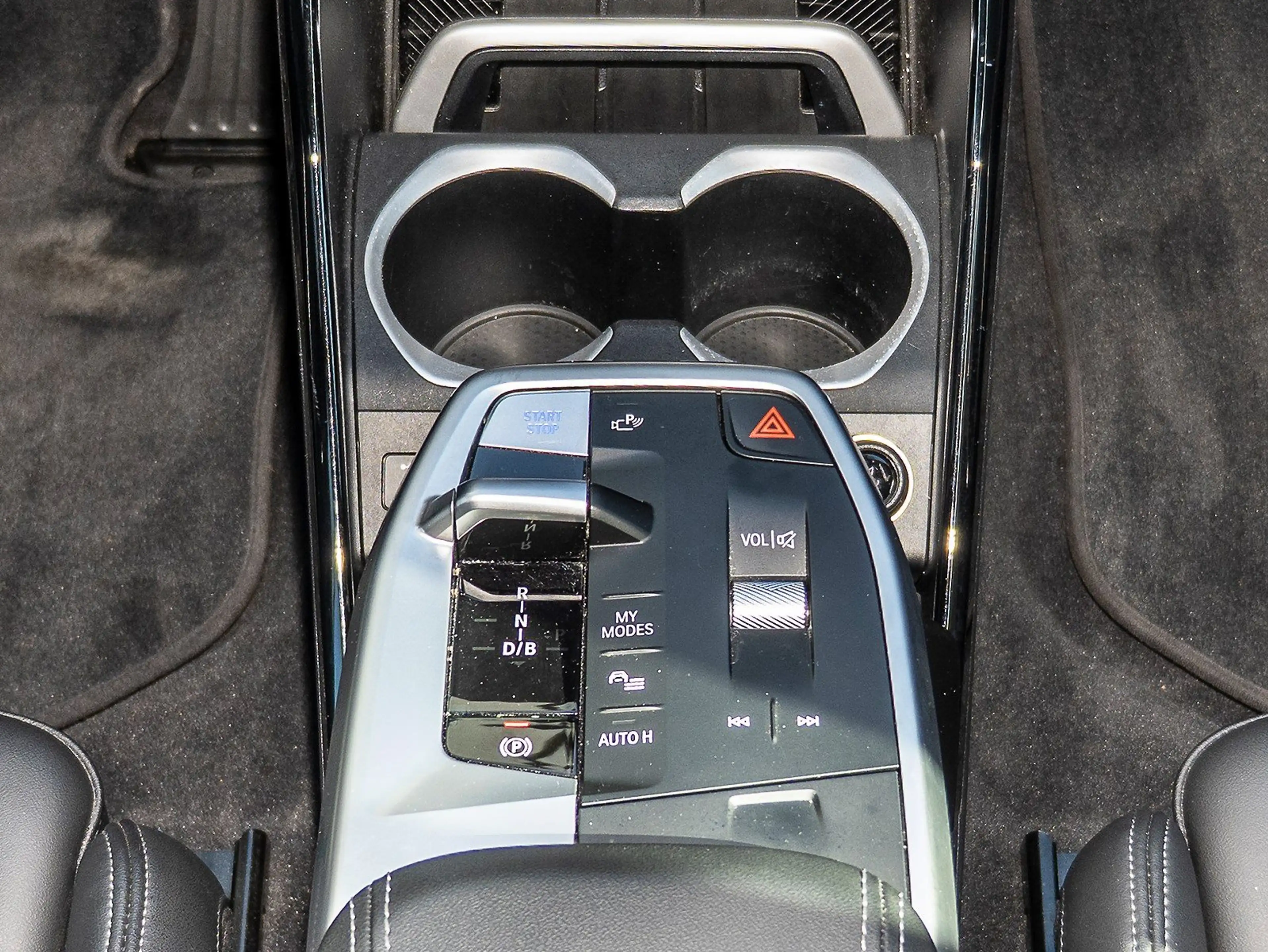 BMW iX1 xDrive30 xLine AdapLED Sportsitz DAB Cam 1VB — photo 11