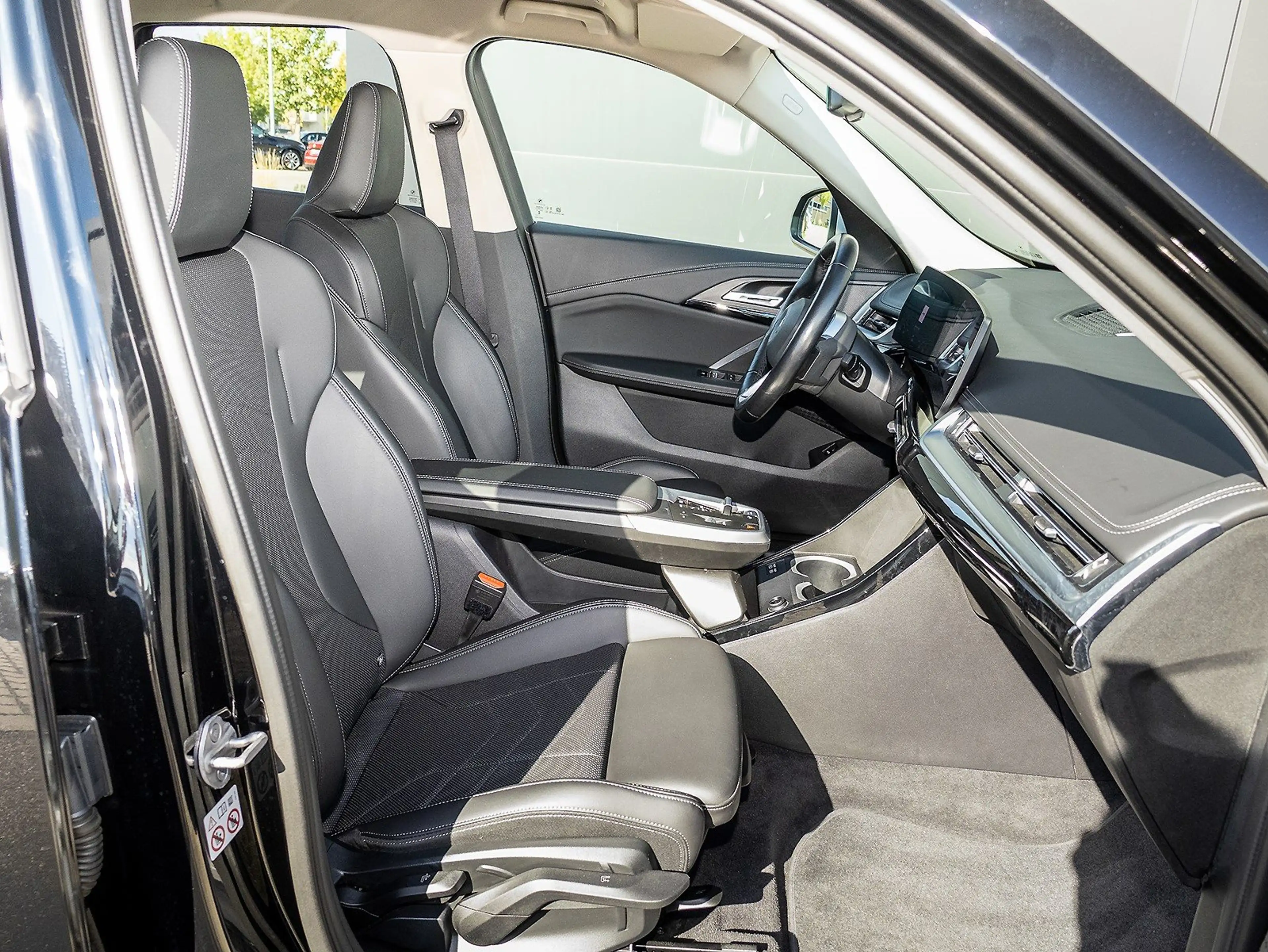 BMW iX1 xDrive30 xLine AdapLED Sportsitz DAB Cam 1VB — photo 5