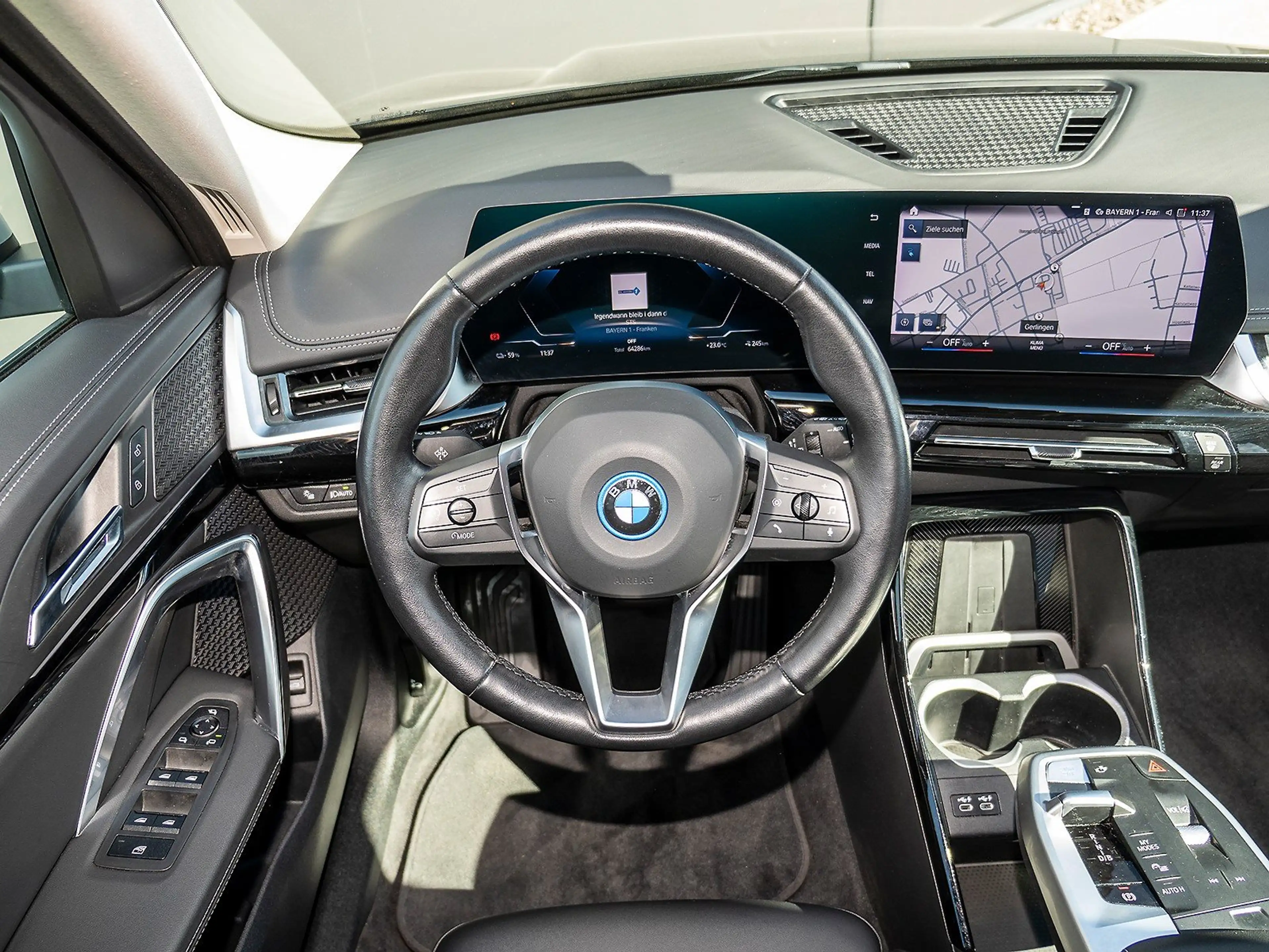 BMW iX1 xDrive30 xLine AdapLED Sportsitz DAB Cam 1VB — photo 13