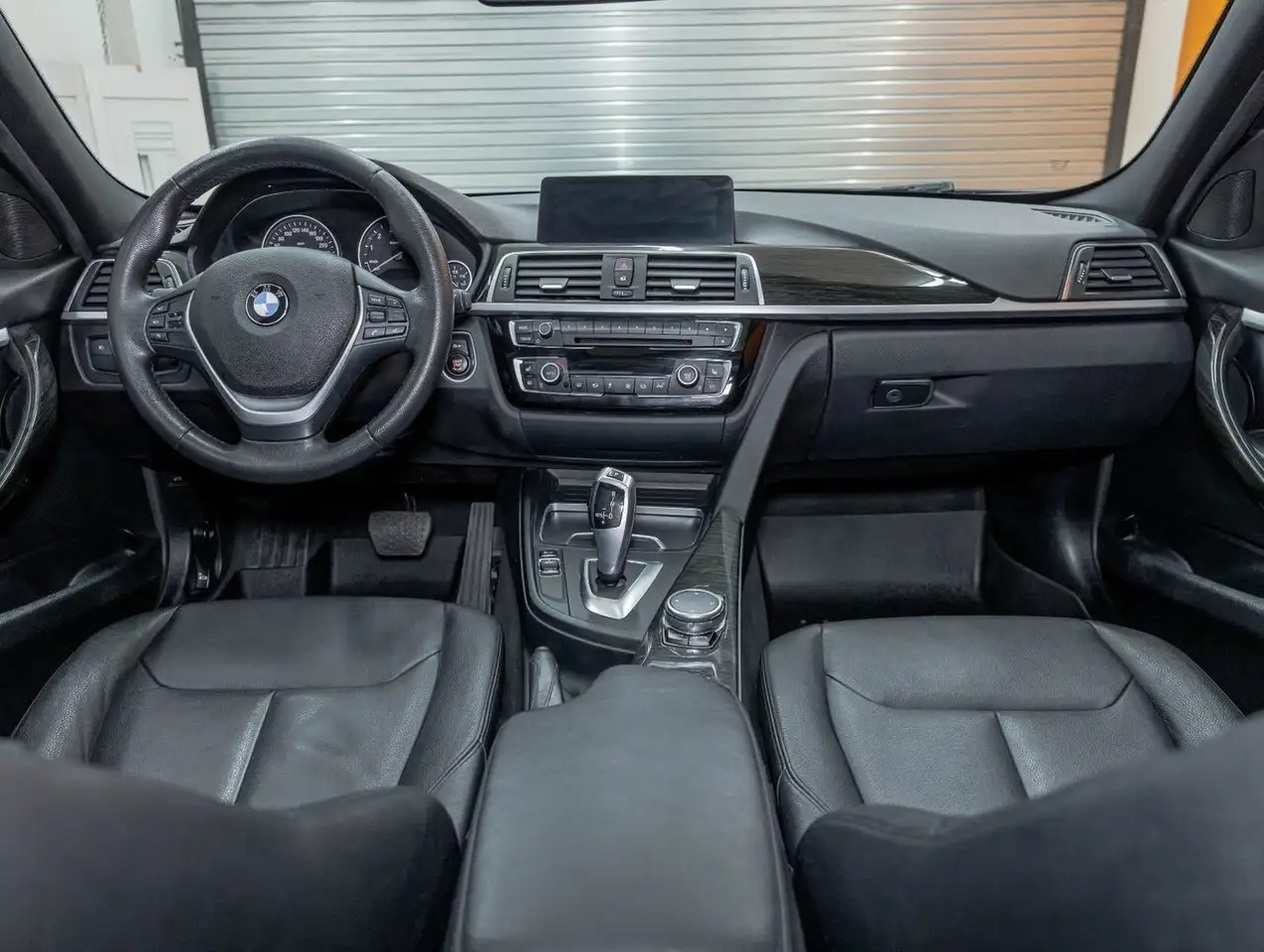 BMW 3 Series снимка BMW 3 Series