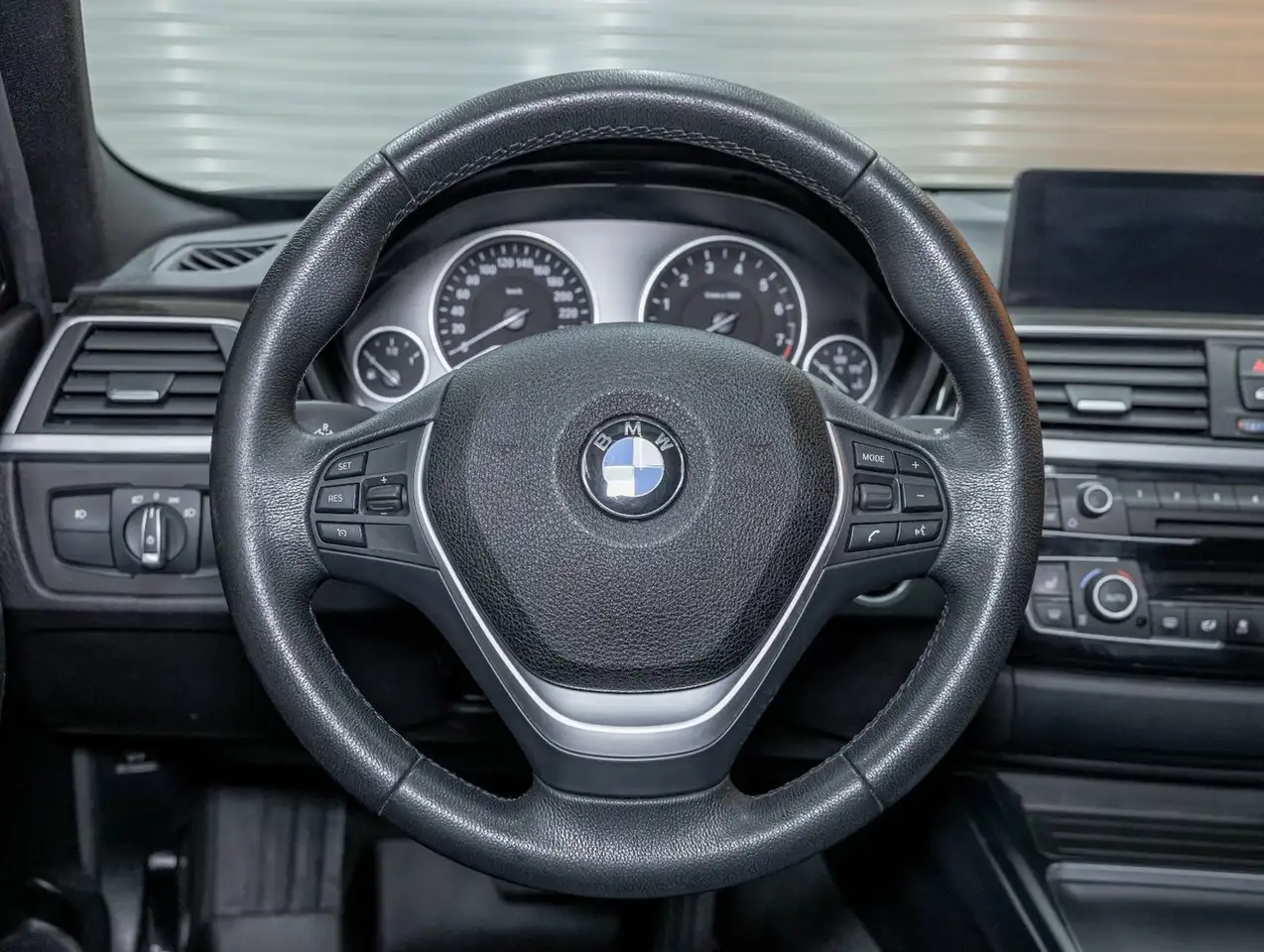 BMW 3 Series снимка BMW 3 Series
