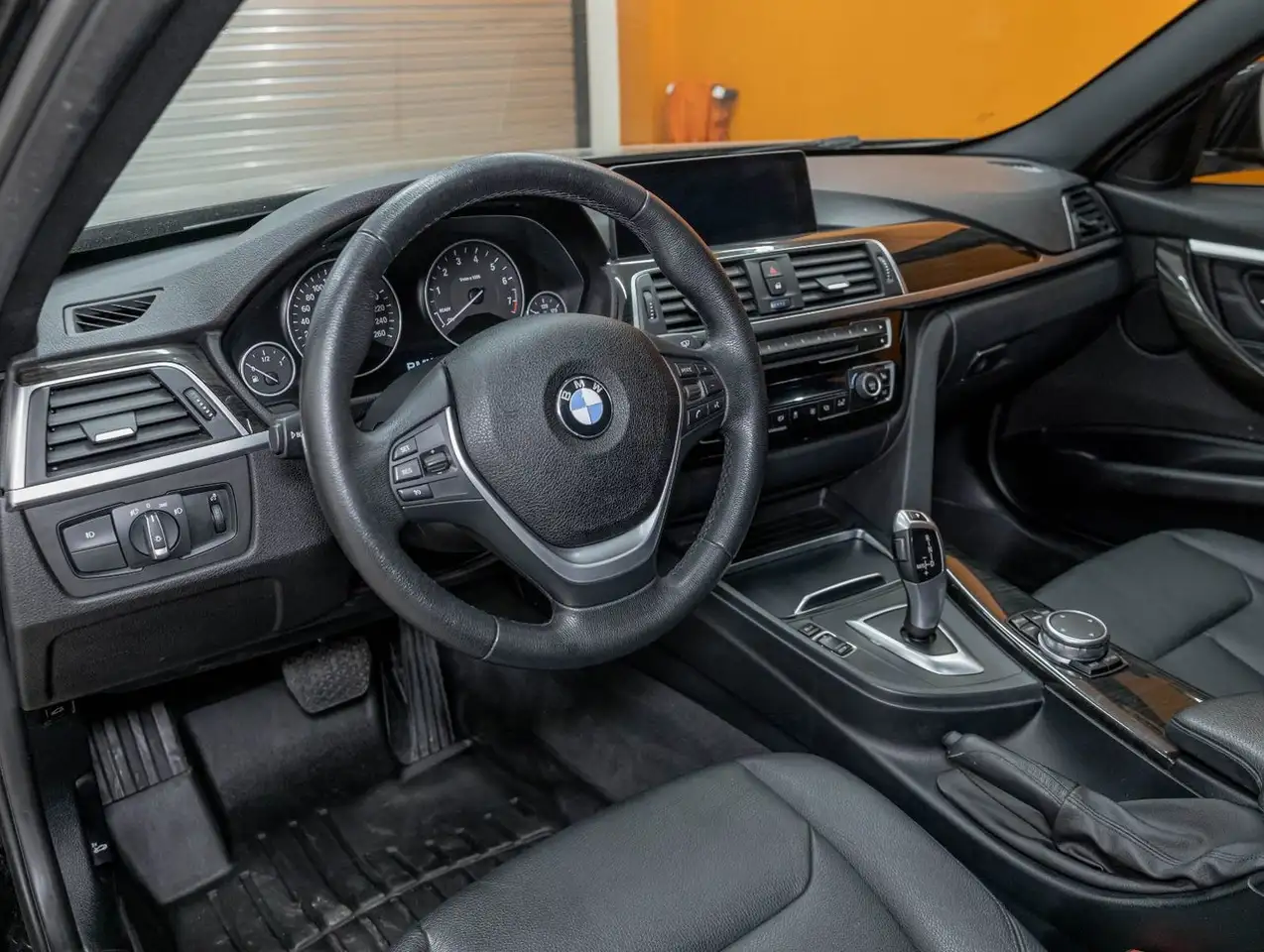 BMW 3 Series снимка BMW 3 Series