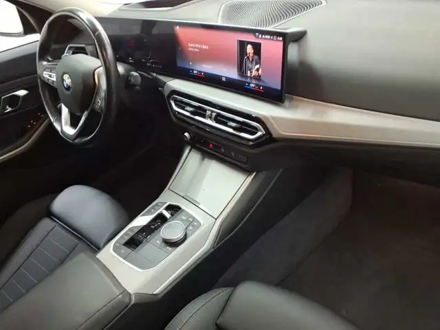 BMW 3 Series view 12