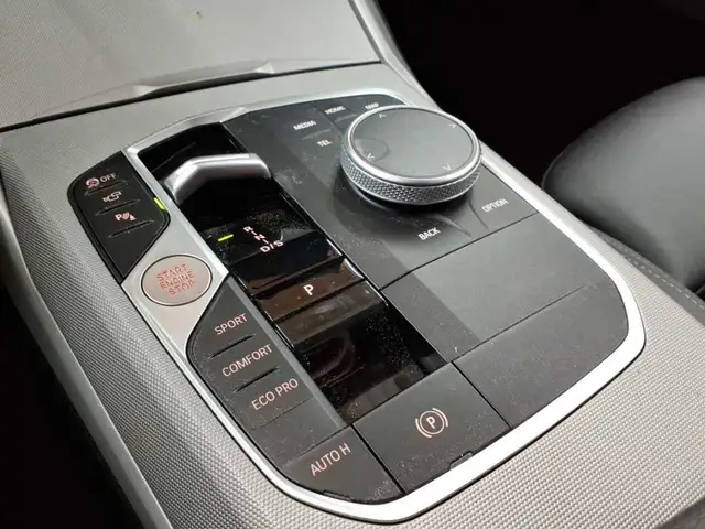 BMW 3 Series view 15