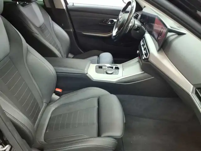 BMW 3 Series view 11