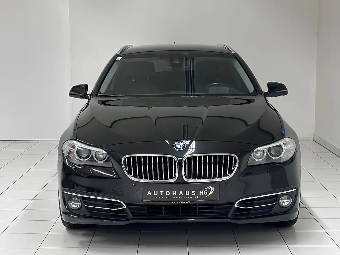 BMW 520 d xDrive Touring Aut. Luxury-Line*TOP-AUSSTATTUNG* Nero - 2