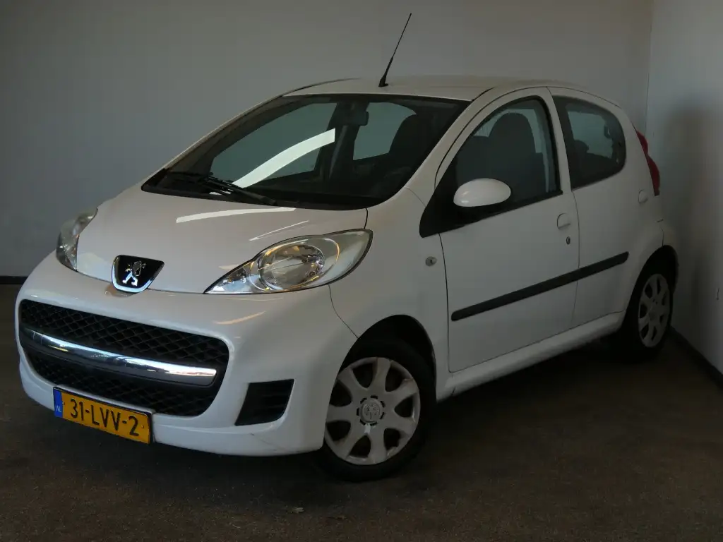 Peugeot 107 2010 из Европы — купить под ключ
