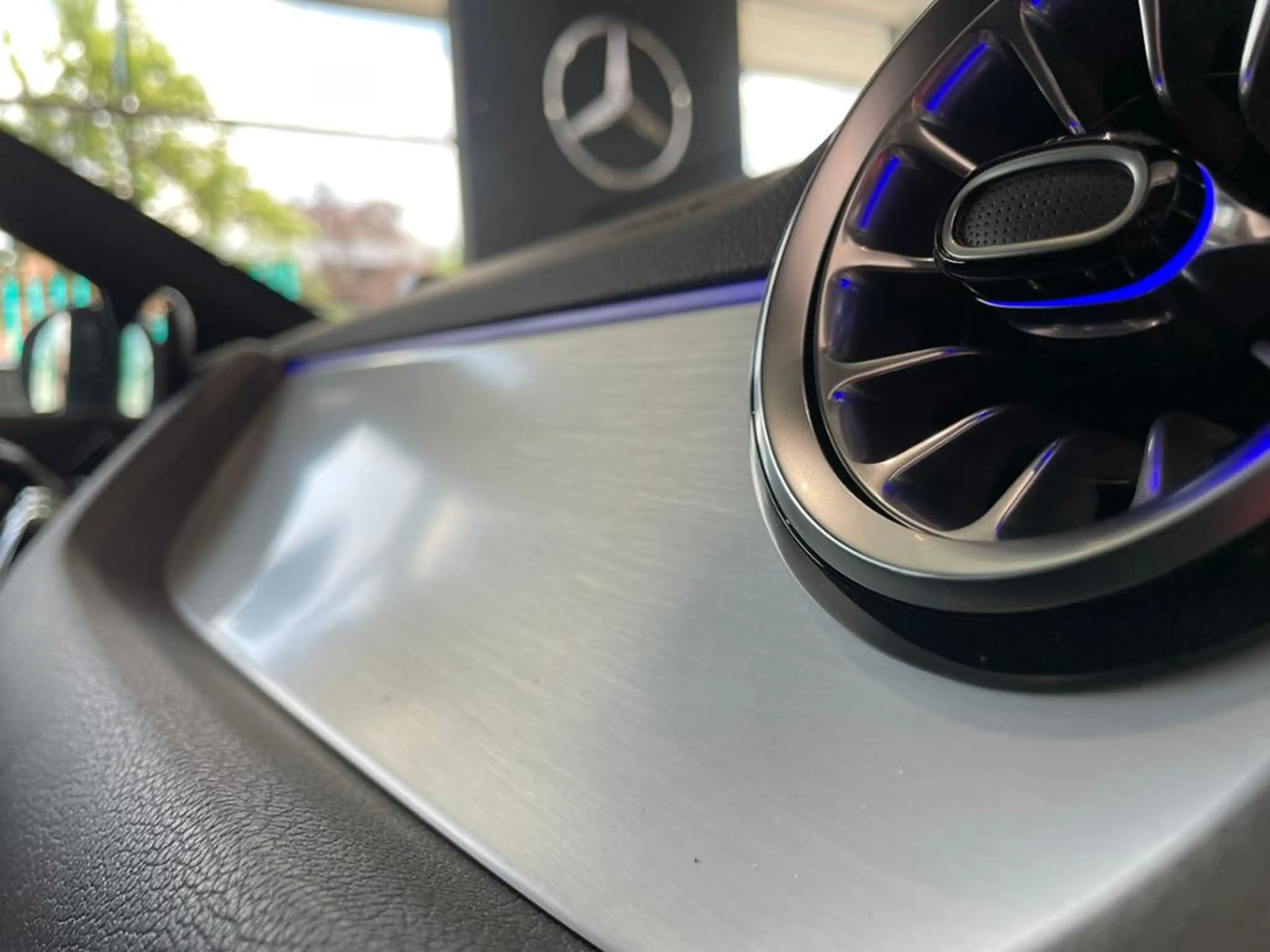 Mercedes-Benz GLA 200 AMG+PANO+AHK+MULTIBEAM+TOTWKL+KEYL+360°+ — photo 12