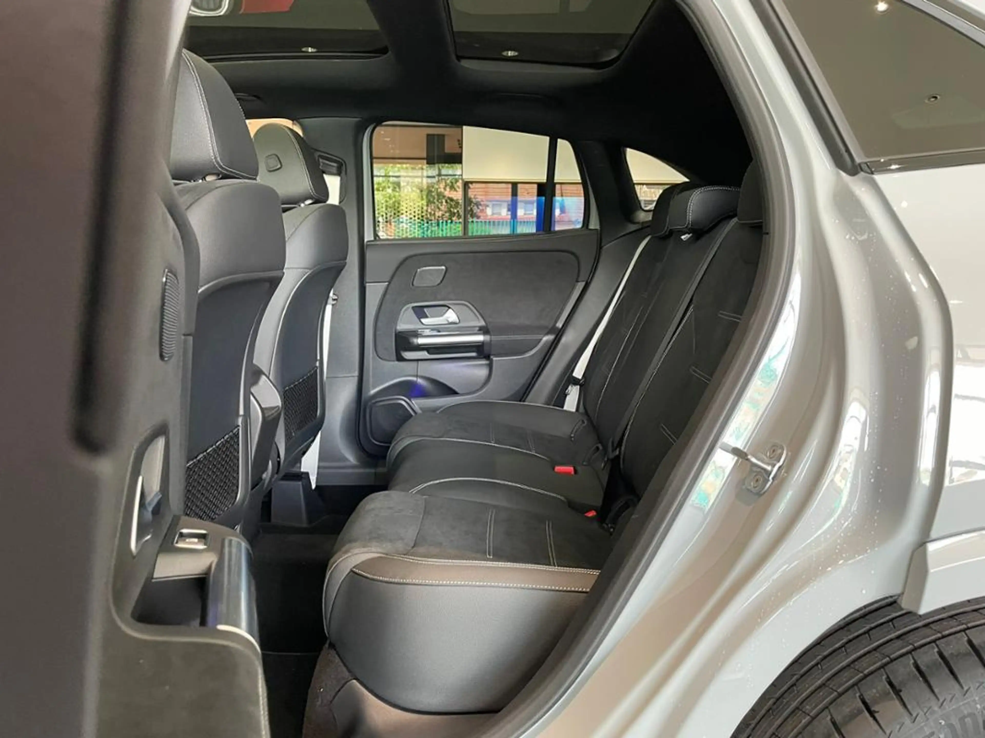 Mercedes-Benz GLA 200 AMG+PANO+AHK+MULTIBEAM+TOTWKL+KEYL+360°+ — photo 5