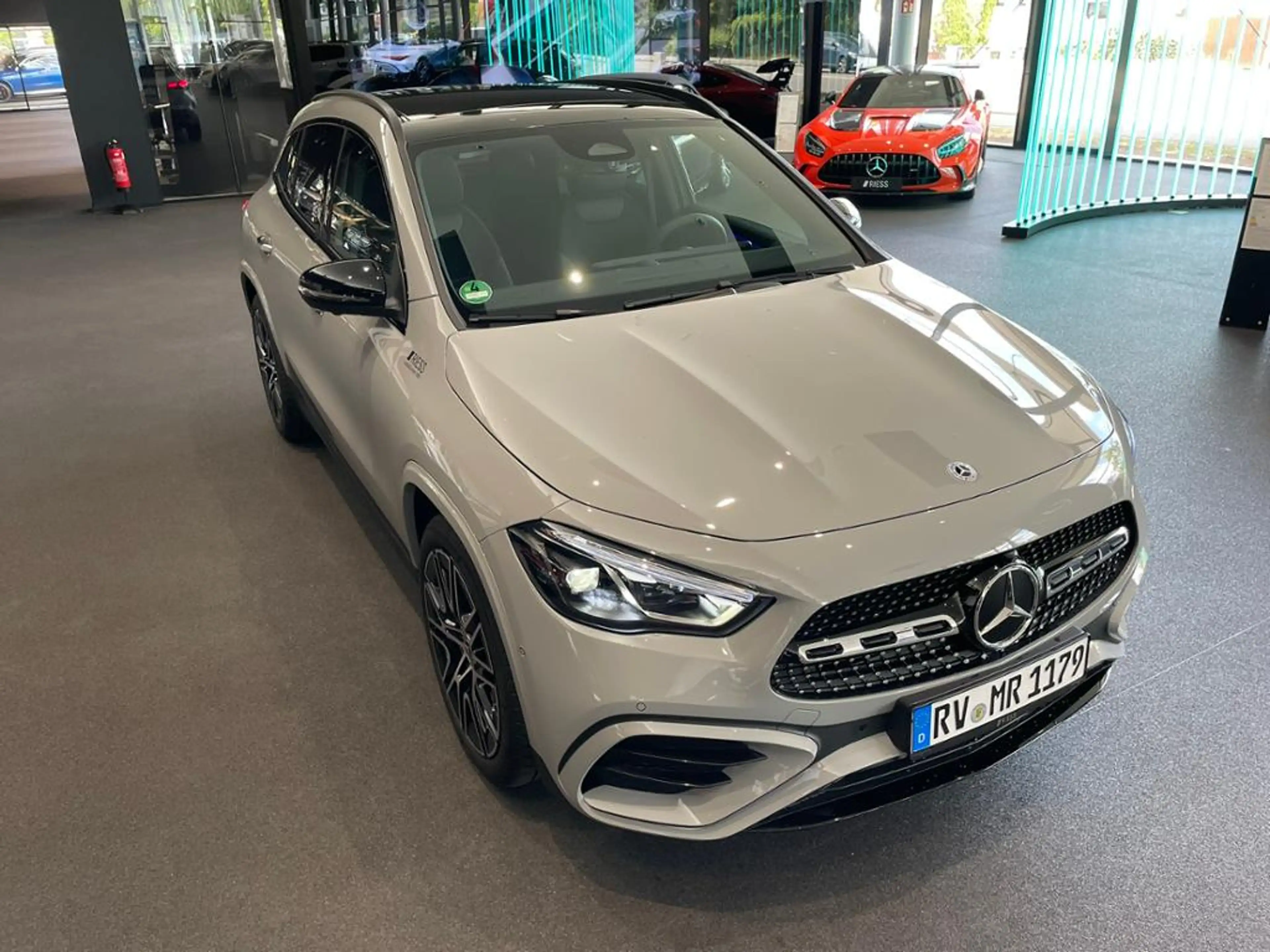 Mercedes-Benz GLA 200 AMG+PANO+AHK+MULTIBEAM+TOTWKL+KEYL+360°+ — photo 9