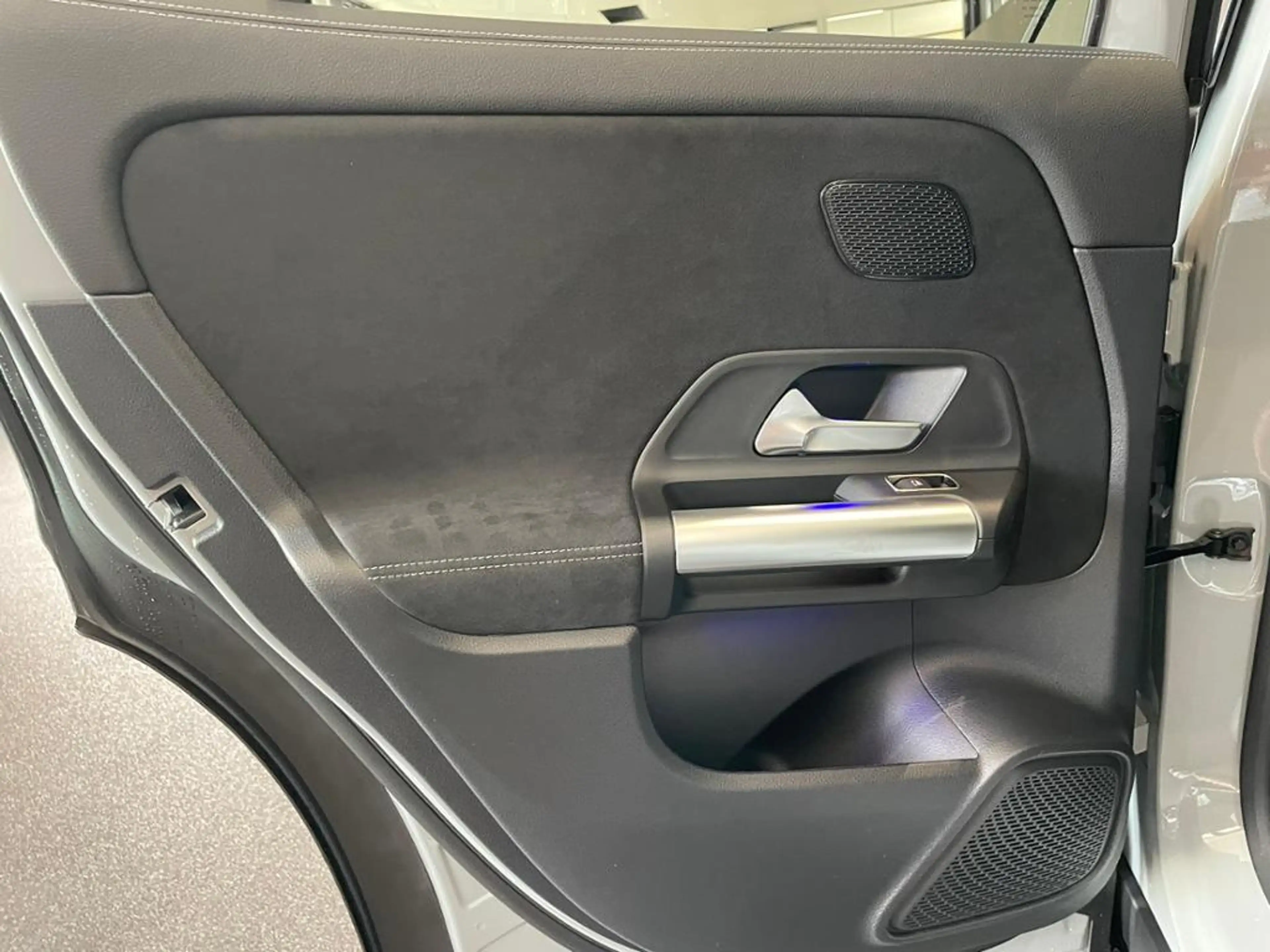 Mercedes-Benz GLA 200 AMG+PANO+AHK+MULTIBEAM+TOTWKL+KEYL+360°+ — photo 6