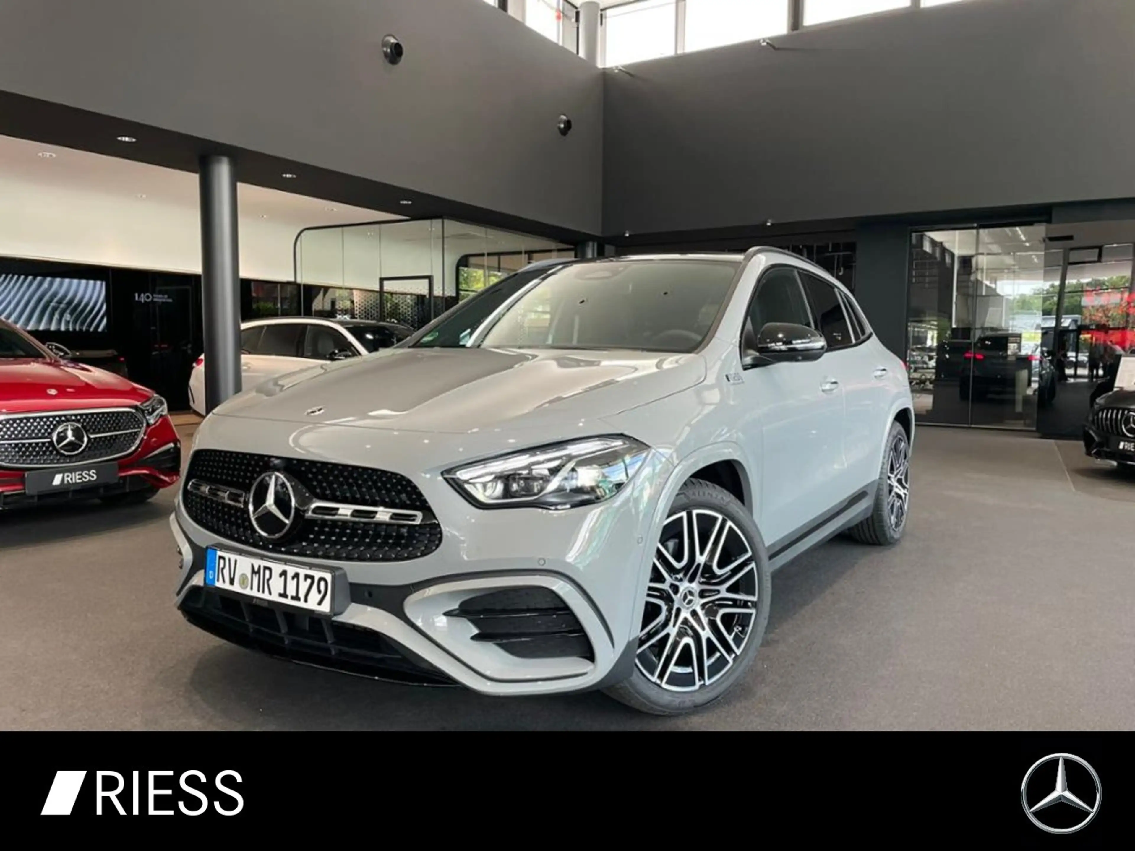 Mercedes-Benz GLA 200 AMG+PANO+AHK+MULTIBEAM+TOTWKL+KEYL+360°+