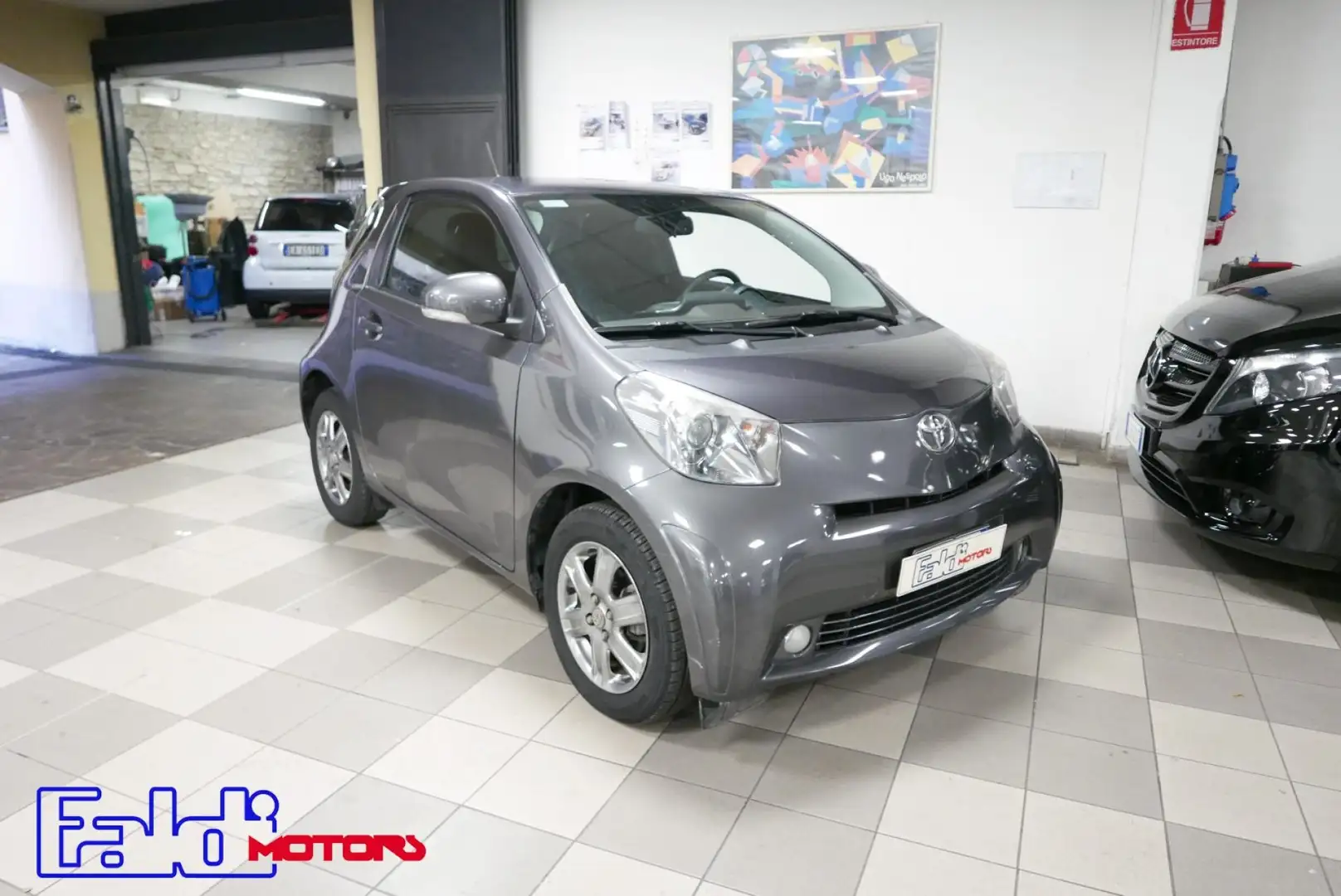 Toyota iQ 1.0 Autom. Grau - 1
