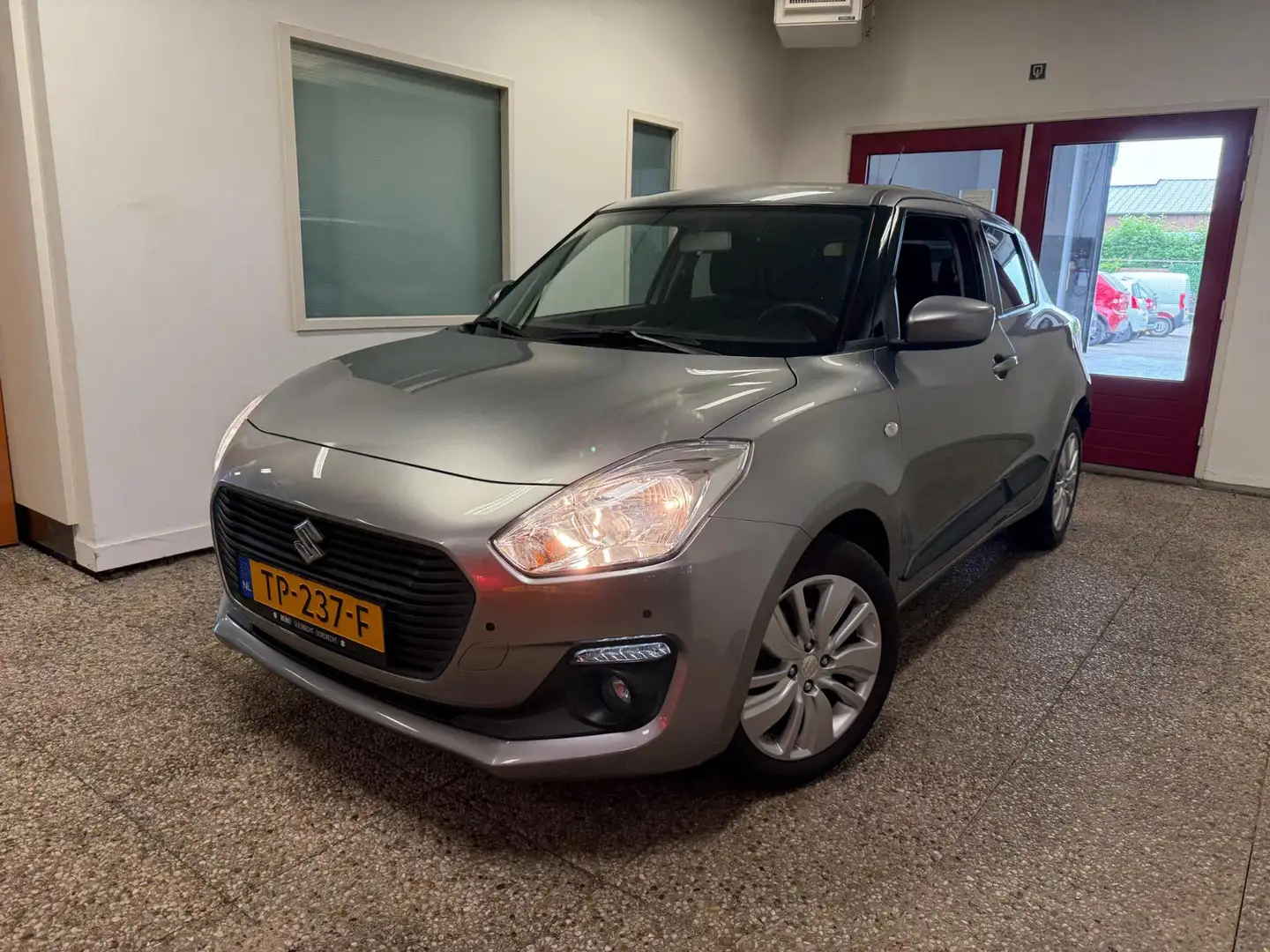 Suzuki Swift 1.2 Select | Navi | Cruise | Parkeers. | 1e eigena Grijs - 2
