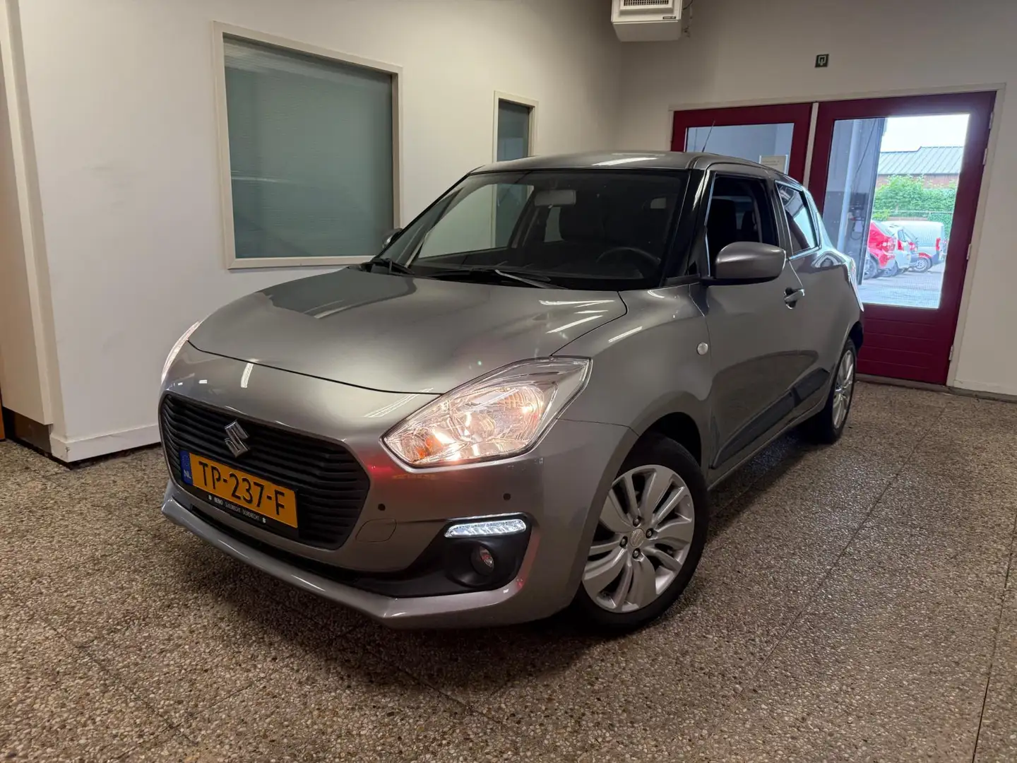 Suzuki Swift 1.2 Select | Navi | Cruise | Parkeers. | 1e eigena Grijs - 1