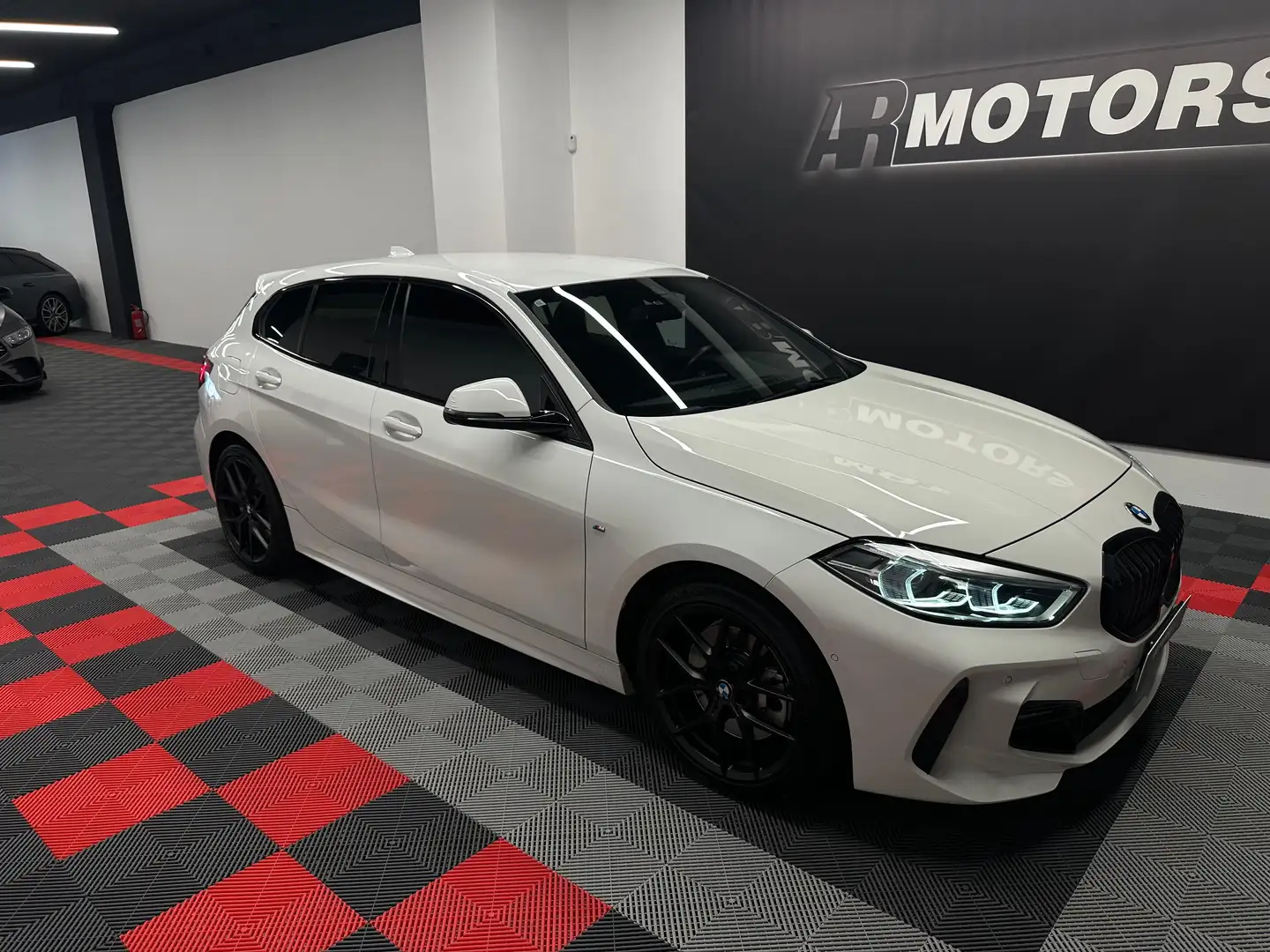 BMW 120 120d Msport auto Bílá - 2