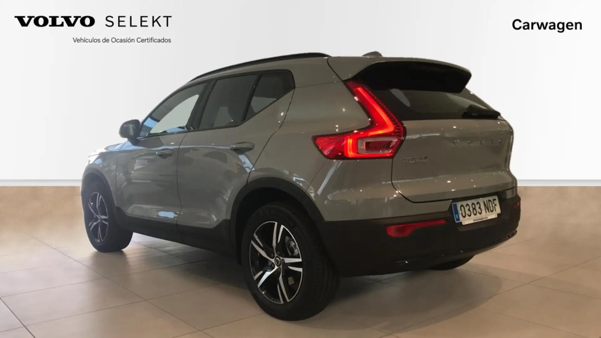 Volvo XC40 B4 Plus Aut. Gris - 2