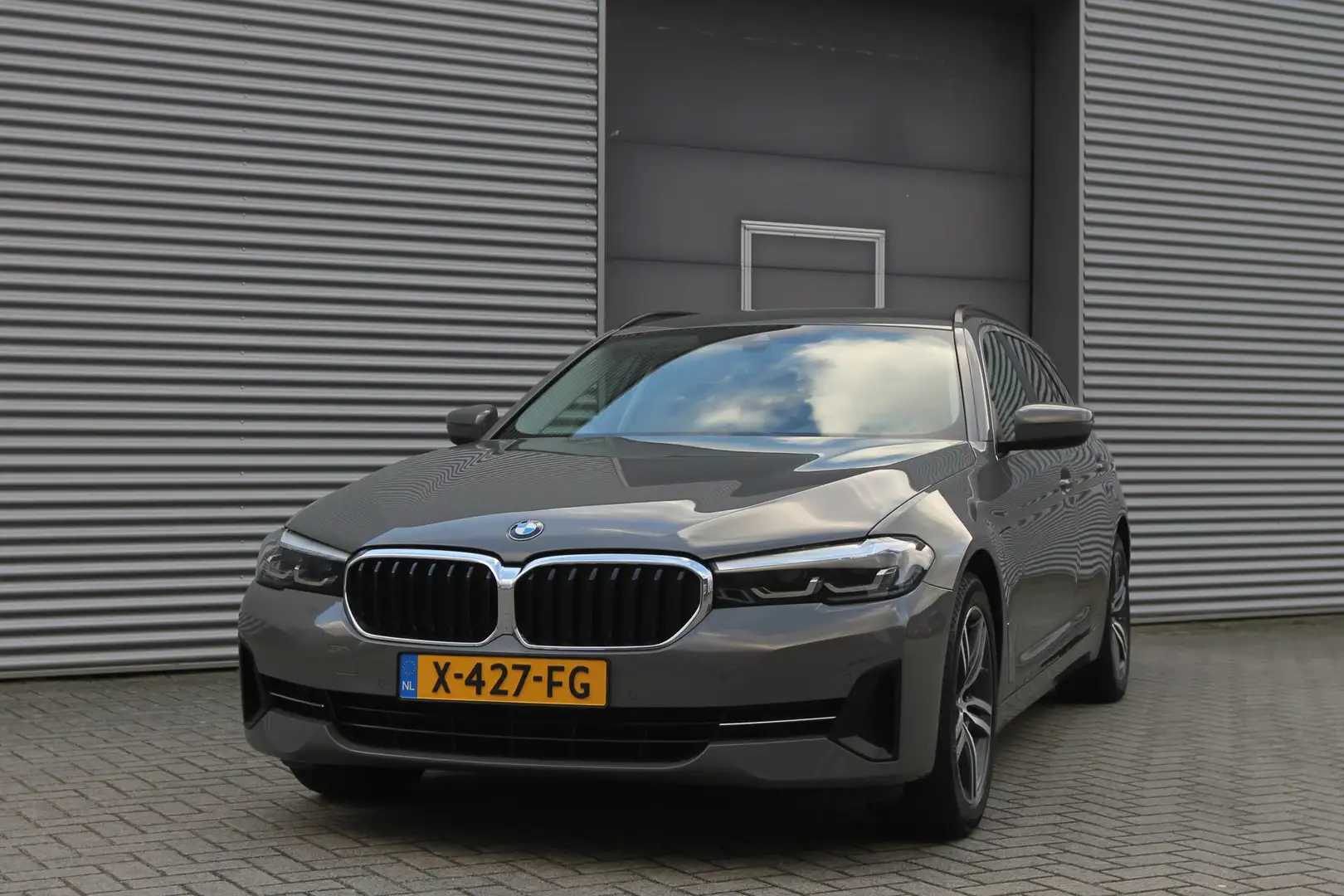 BMW 530 5-serie Touring 530e xDrive High Executive I Aut. Gris - 2