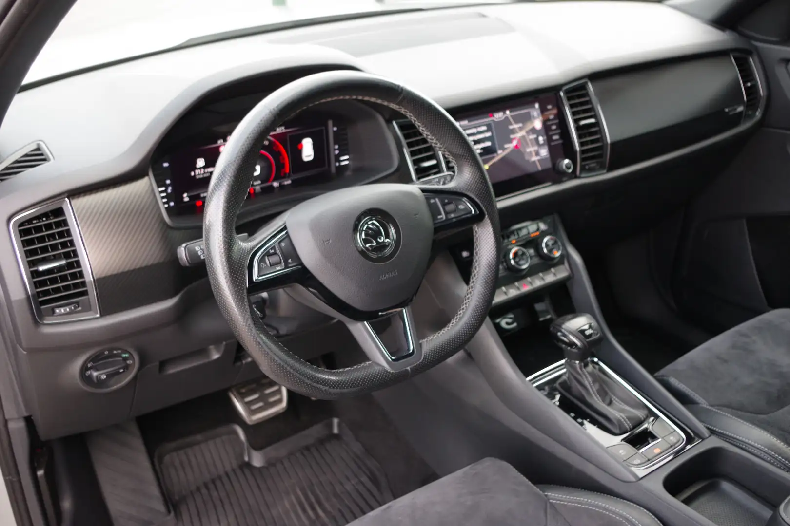 Skoda Kodiaq 2.0 TDI 150 PK Sportline Business 7p, Trekhaak, Ad Grau - 2