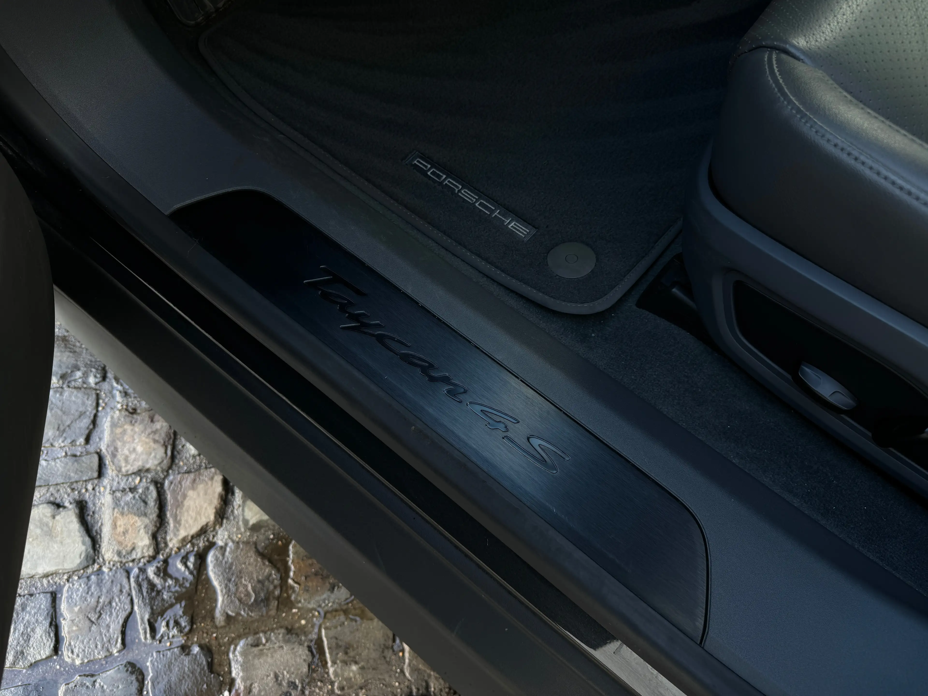 Porsche Taycan 4S - 79.2 kWh — photo 17