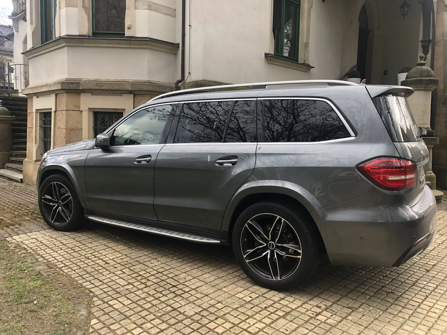 Mercedes-Benz GLS 500 GLS 500 4Matic 9G-TRONIC AMG Line Grau - 1