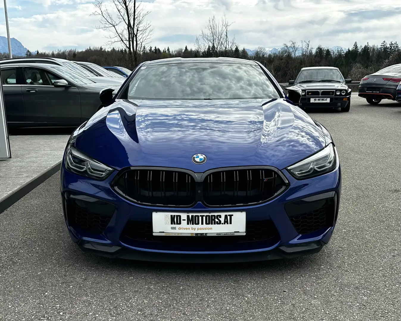 BMW M8 Competition Blau - 2