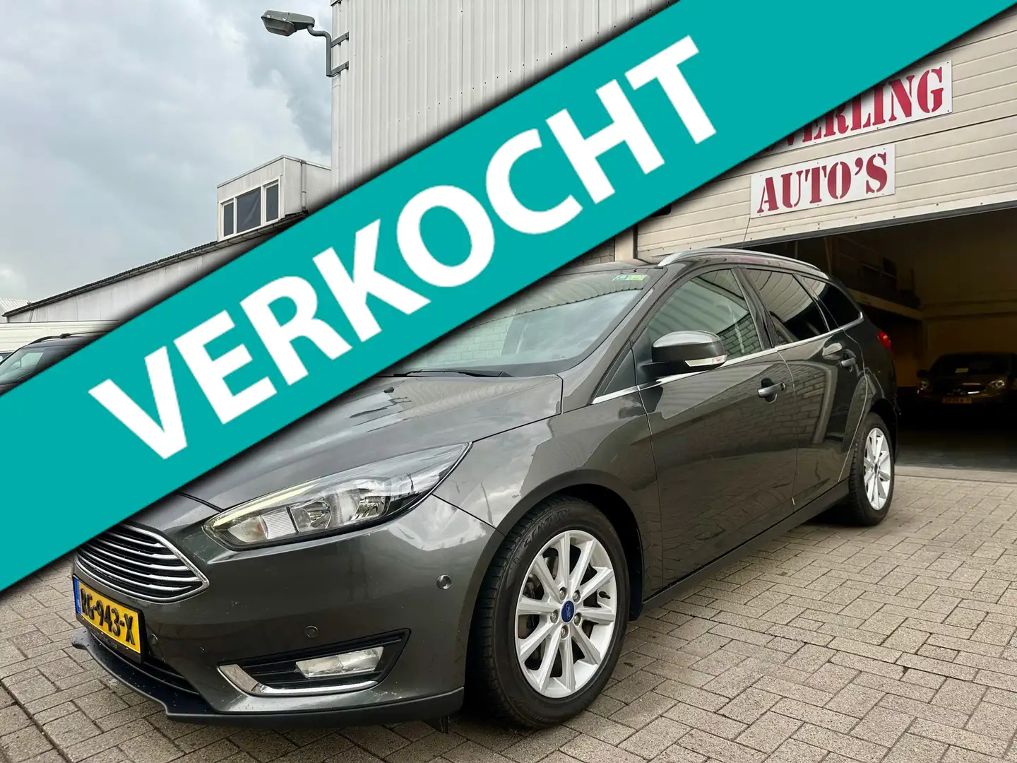 Ford Focus Wagon 1.0 Titanium | Clima | Navi | Cruise | PDC Grijs - 1