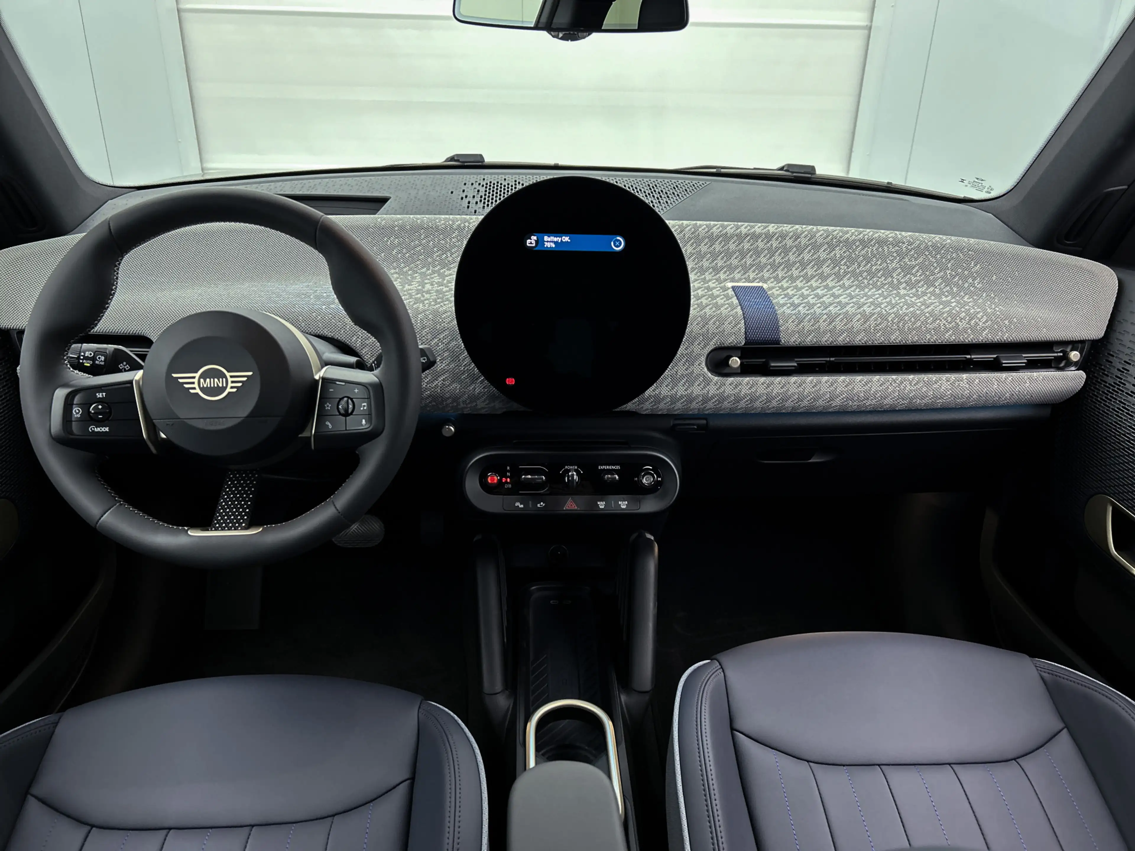 MINI Cooper E Hatchback / Favoured Trim / Pakket L / 18 inch Sli — photo 4