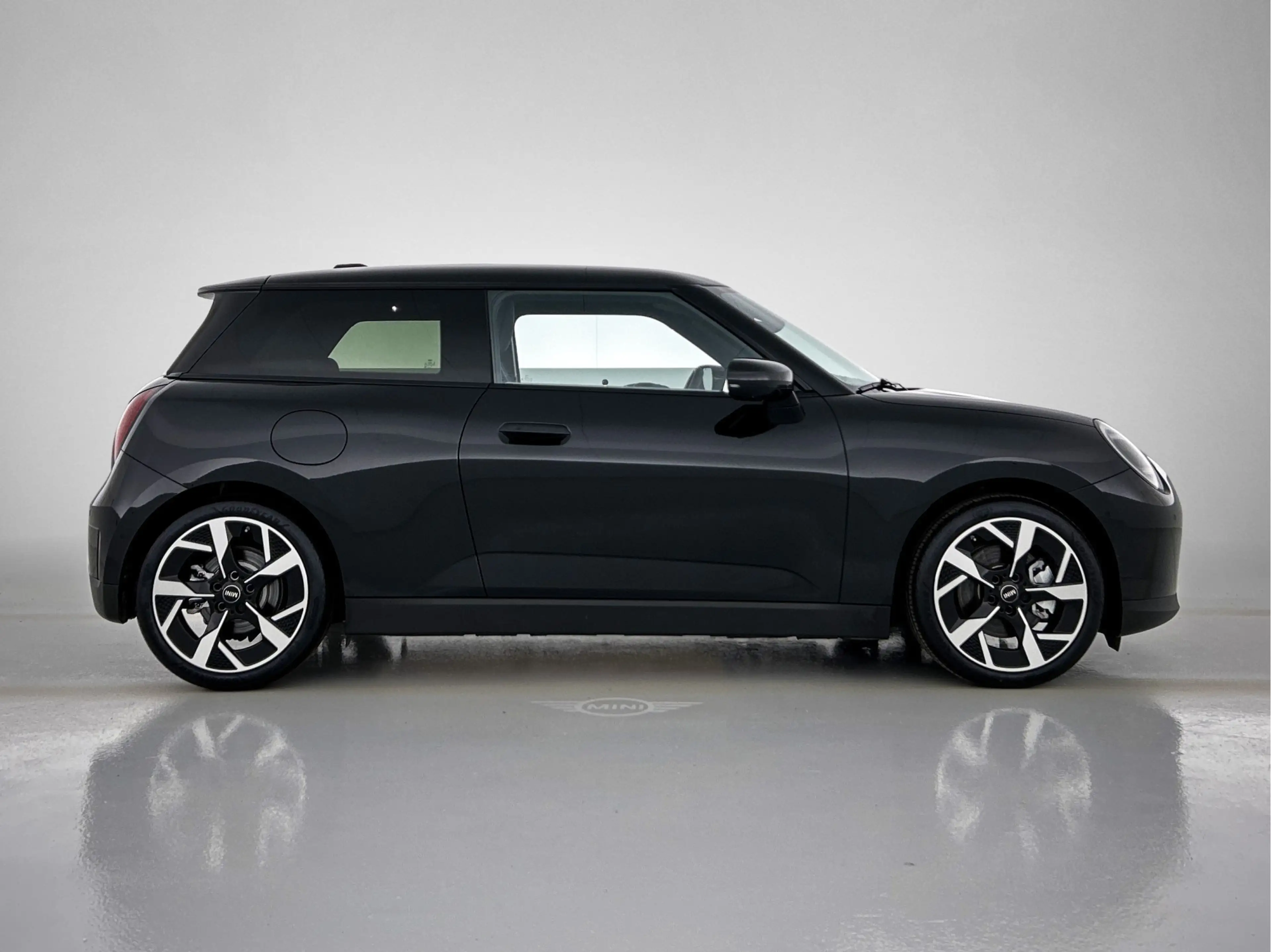 MINI Cooper E Hatchback / Favoured Trim / Pakket L / 18 inch Sli — photo 6