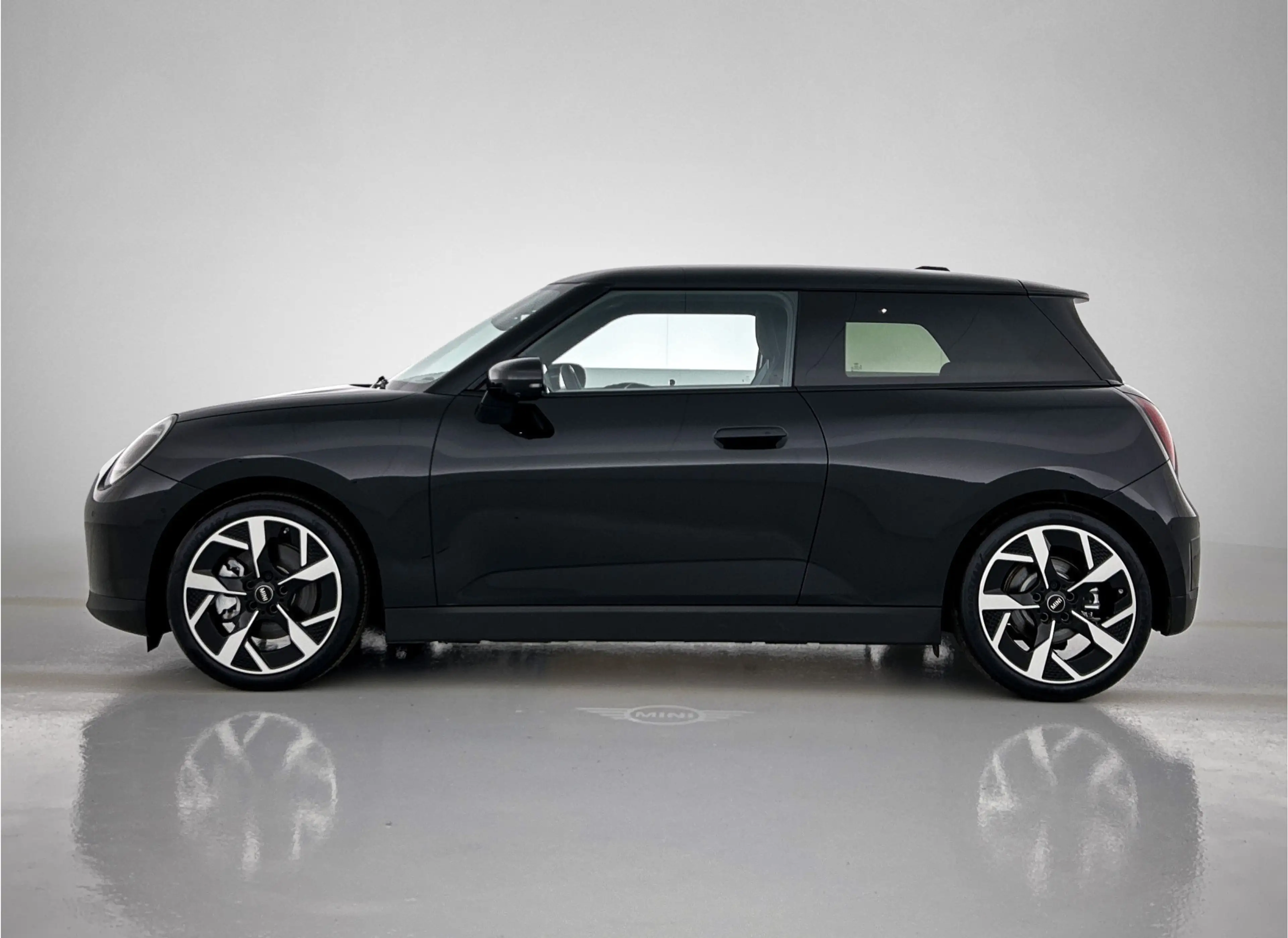 MINI Cooper E Hatchback / Favoured Trim / Pakket L / 18 inch Sli — photo 5