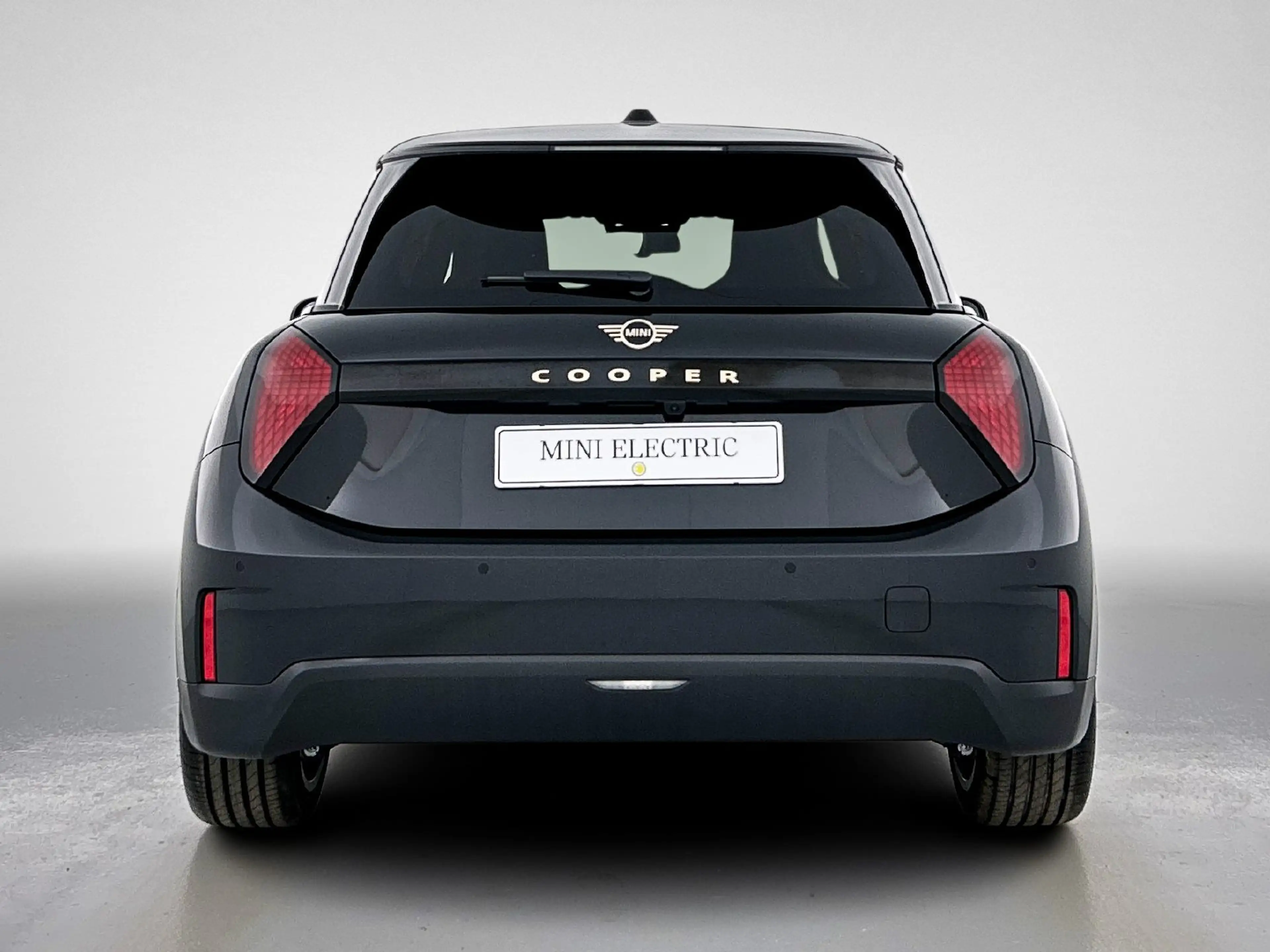 MINI Cooper E Hatchback / Favoured Trim / Pakket L / 18 inch Sli — photo 12
