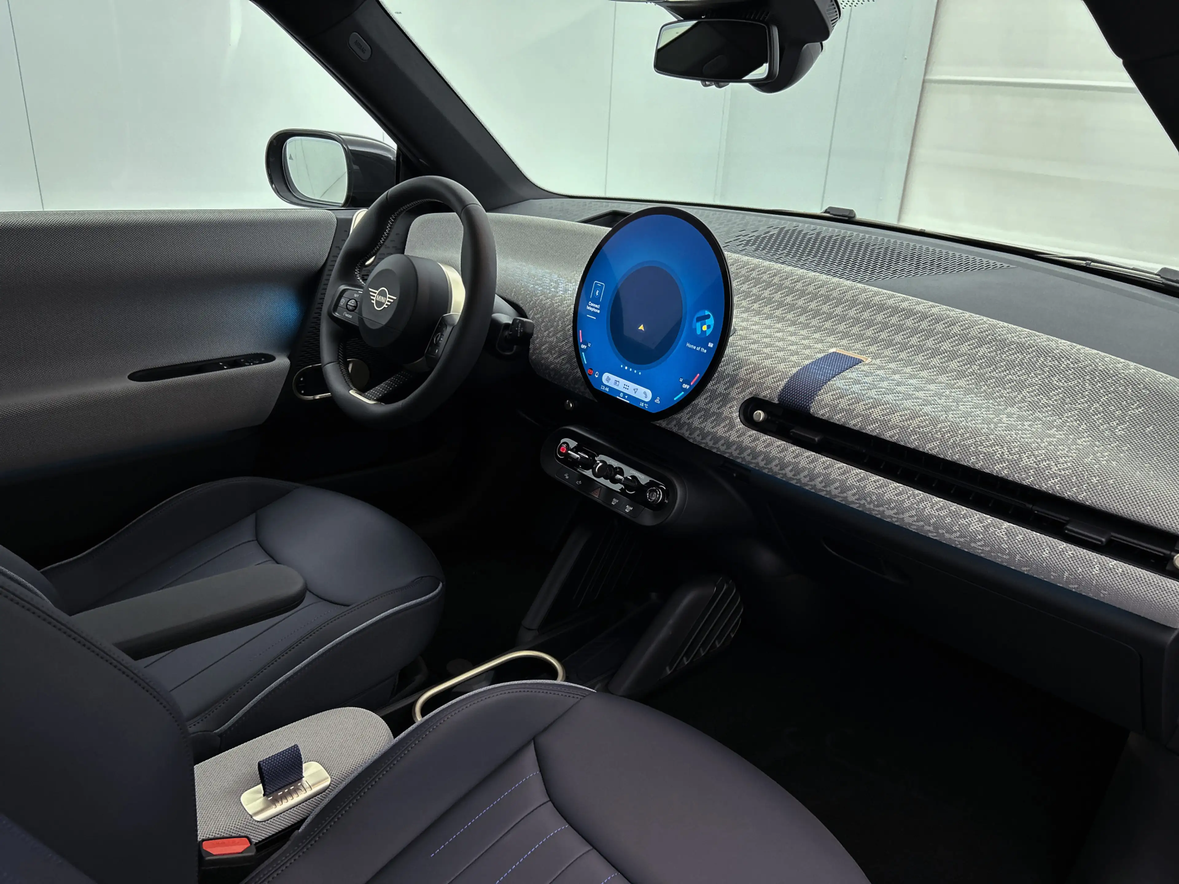 MINI Cooper E Hatchback / Favoured Trim / Pakket L / 18 inch Sli — photo 3