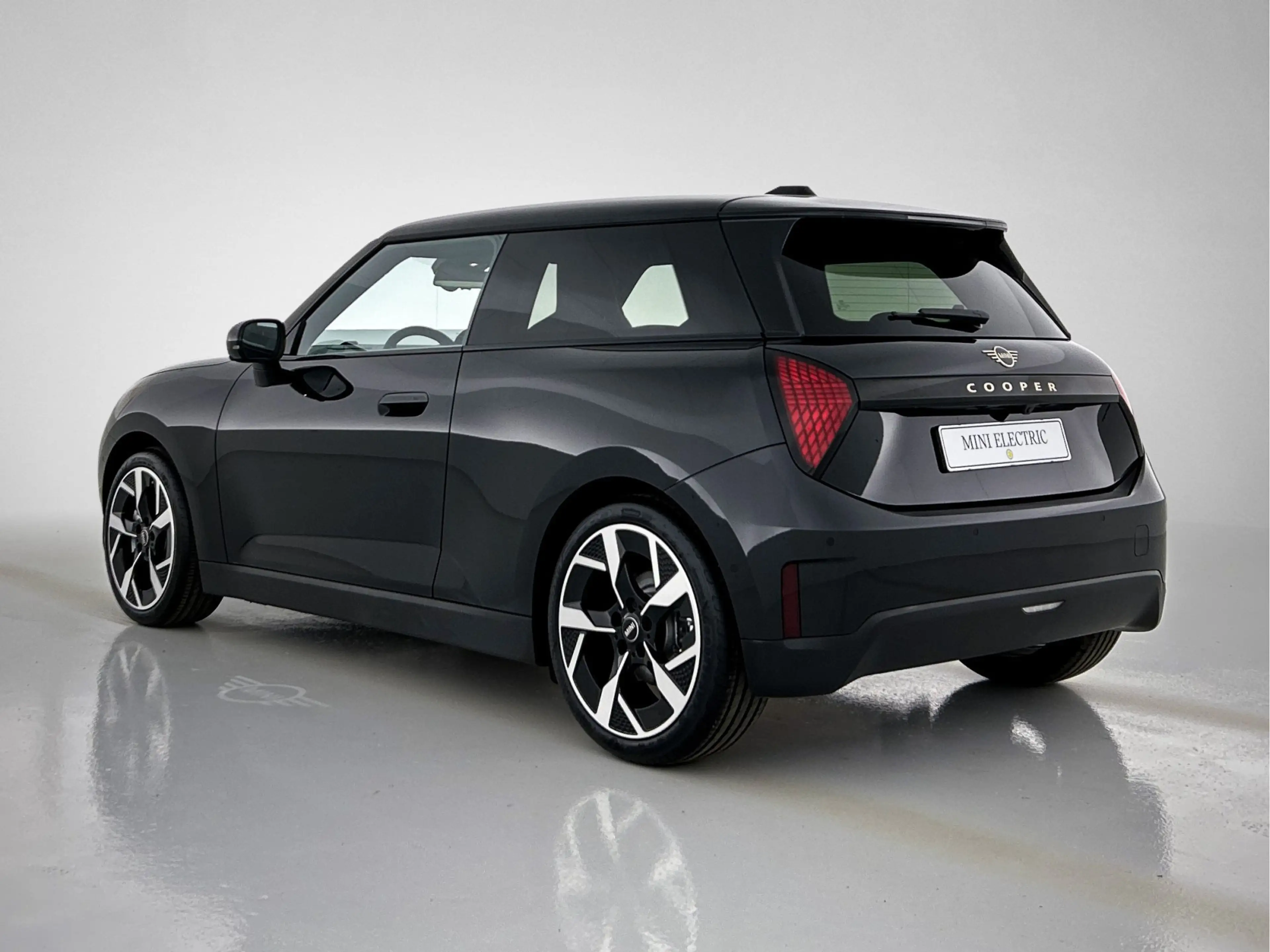 MINI Cooper E Hatchback / Favoured Trim / Pakket L / 18 inch Sli — photo 10