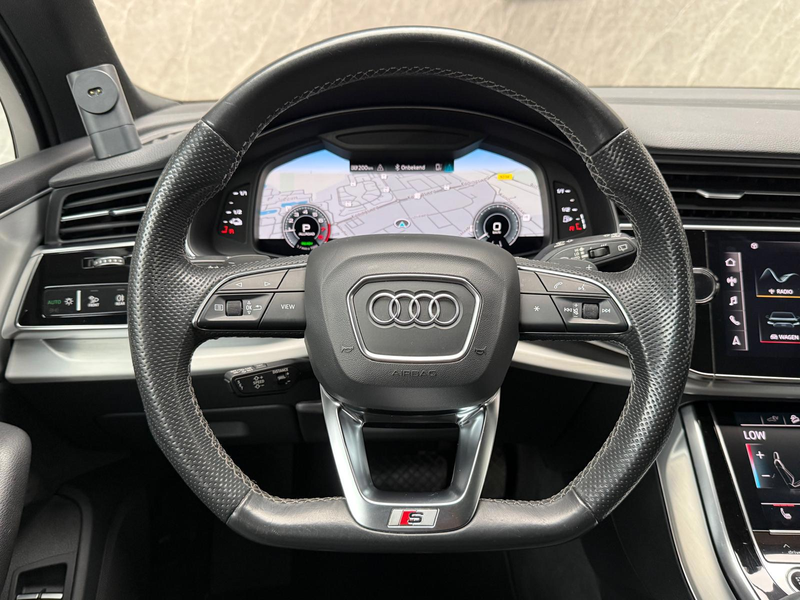 Audi Q7 55 TFSI e quattro / Nette Auto / Panorama — photo 14