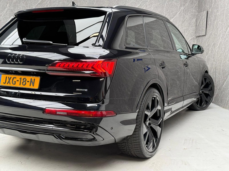 Audi Q7 55 TFSI e quattro / Nette Auto / Panorama — photo 8