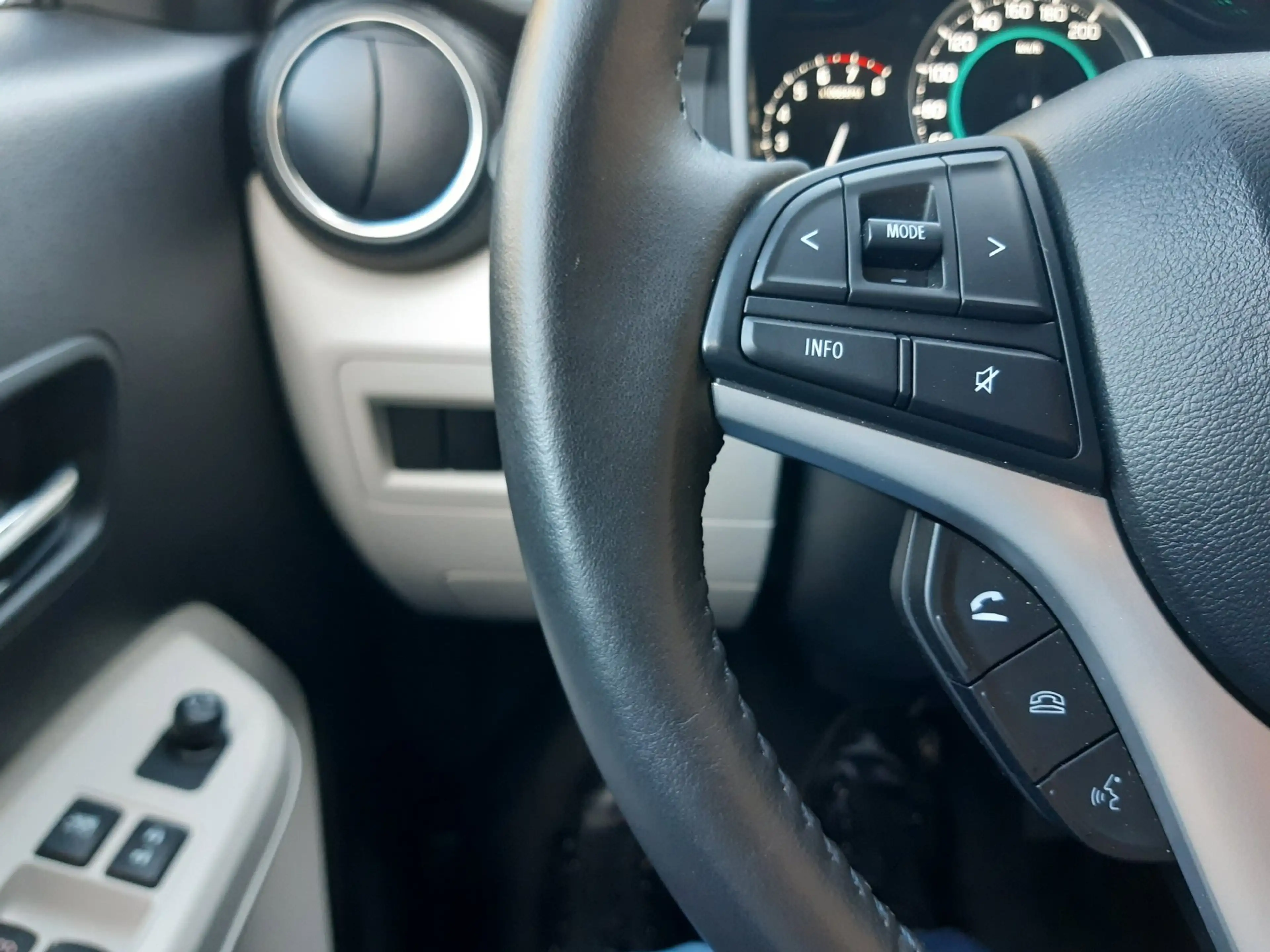 Suzuki Ignis 1.2 style automaat , luxe uitvoering , lage km sta — photo 19