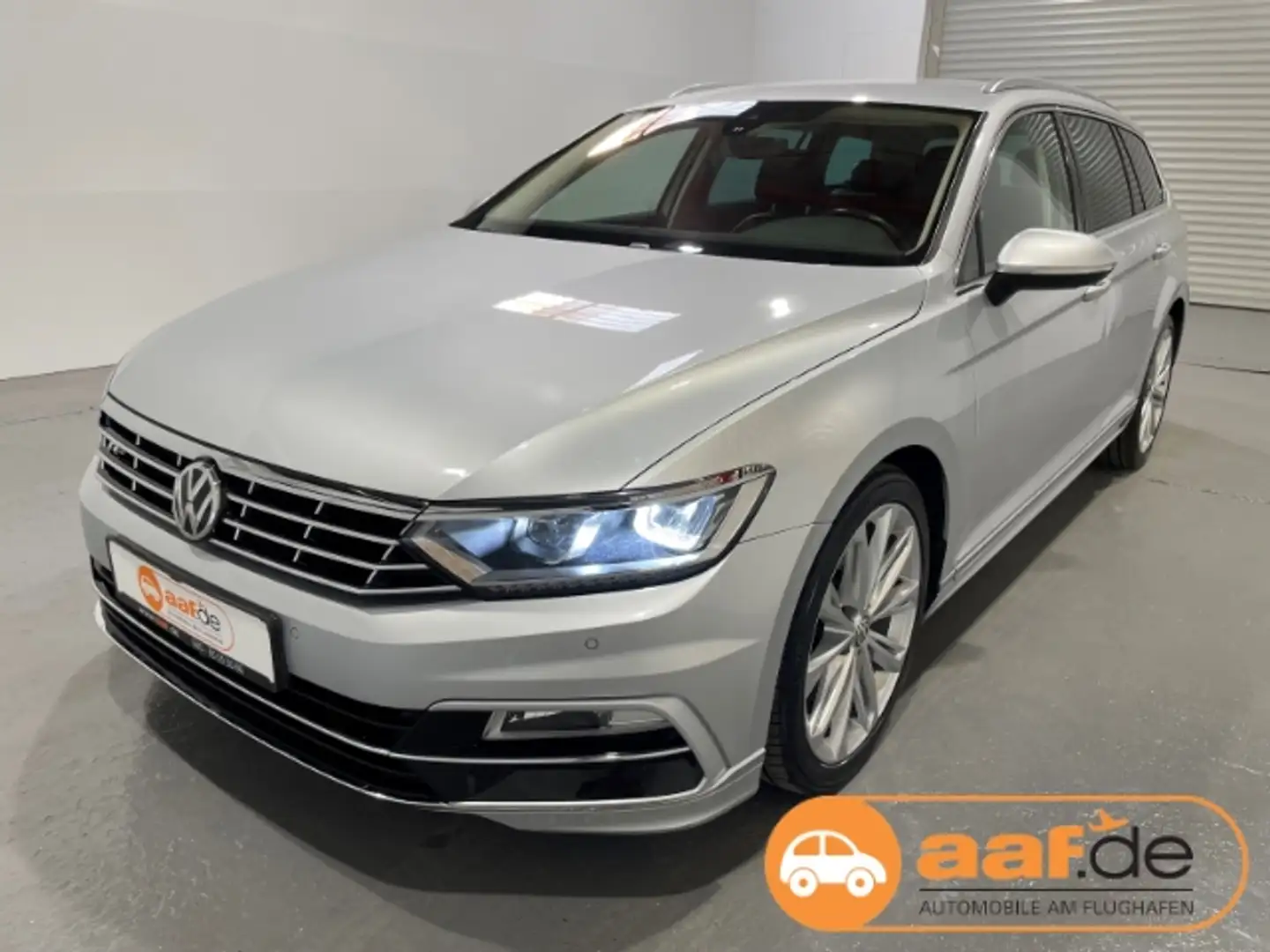 Volkswagen Passat Variant 2.0 TDI 4Motion Highline EU6d R-Line Sportpaket Silber - 1