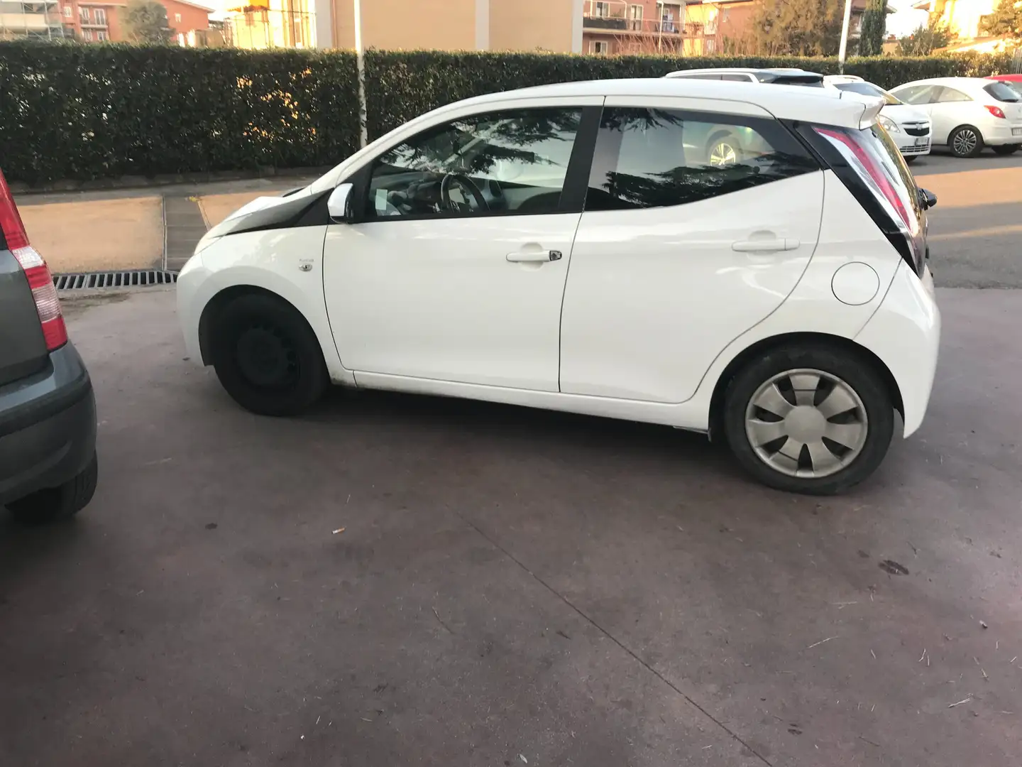 Toyota Aygo Aygo II 2014 5p 1.0 x-play m-mt Fehér - 2