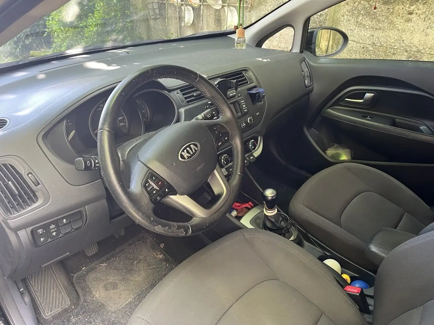 Kia Rio 5p 1.2 EX - 2