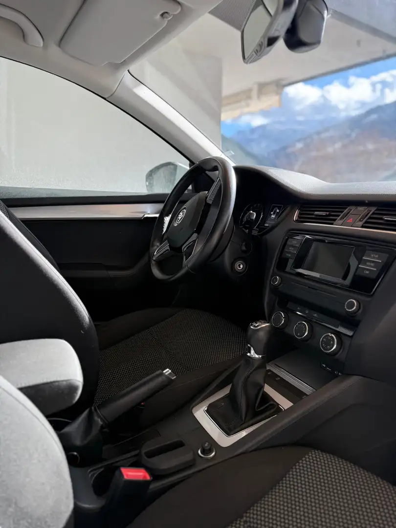 Skoda Octavia Octavia Combi 1,6 TDI 4x4 Ambition Silber - 2