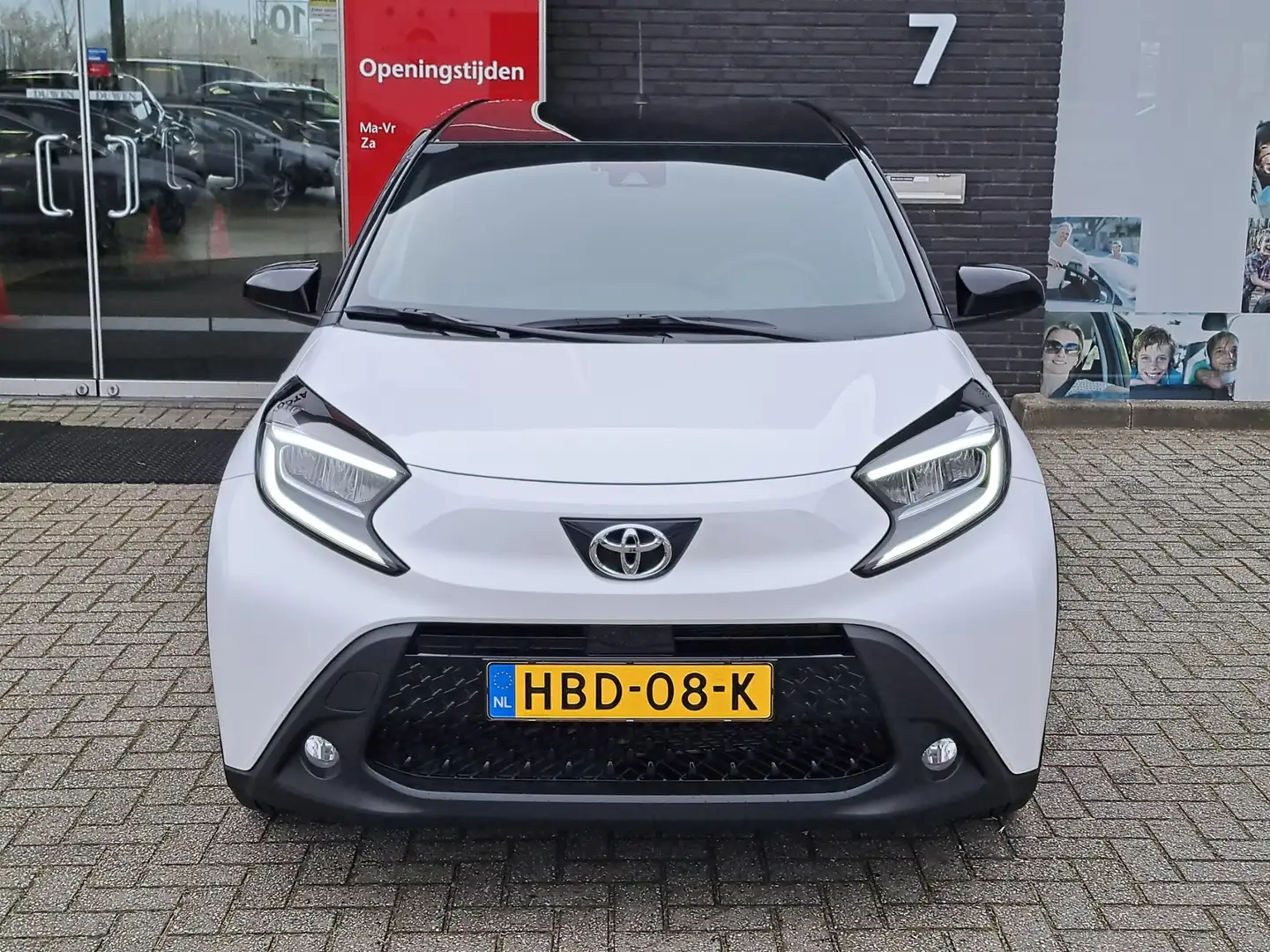 Toyota Aygo X PULSE 5-DEURS APPLE/ANDROID CAMERA CLIMA 17"LMV PR Wit - 2