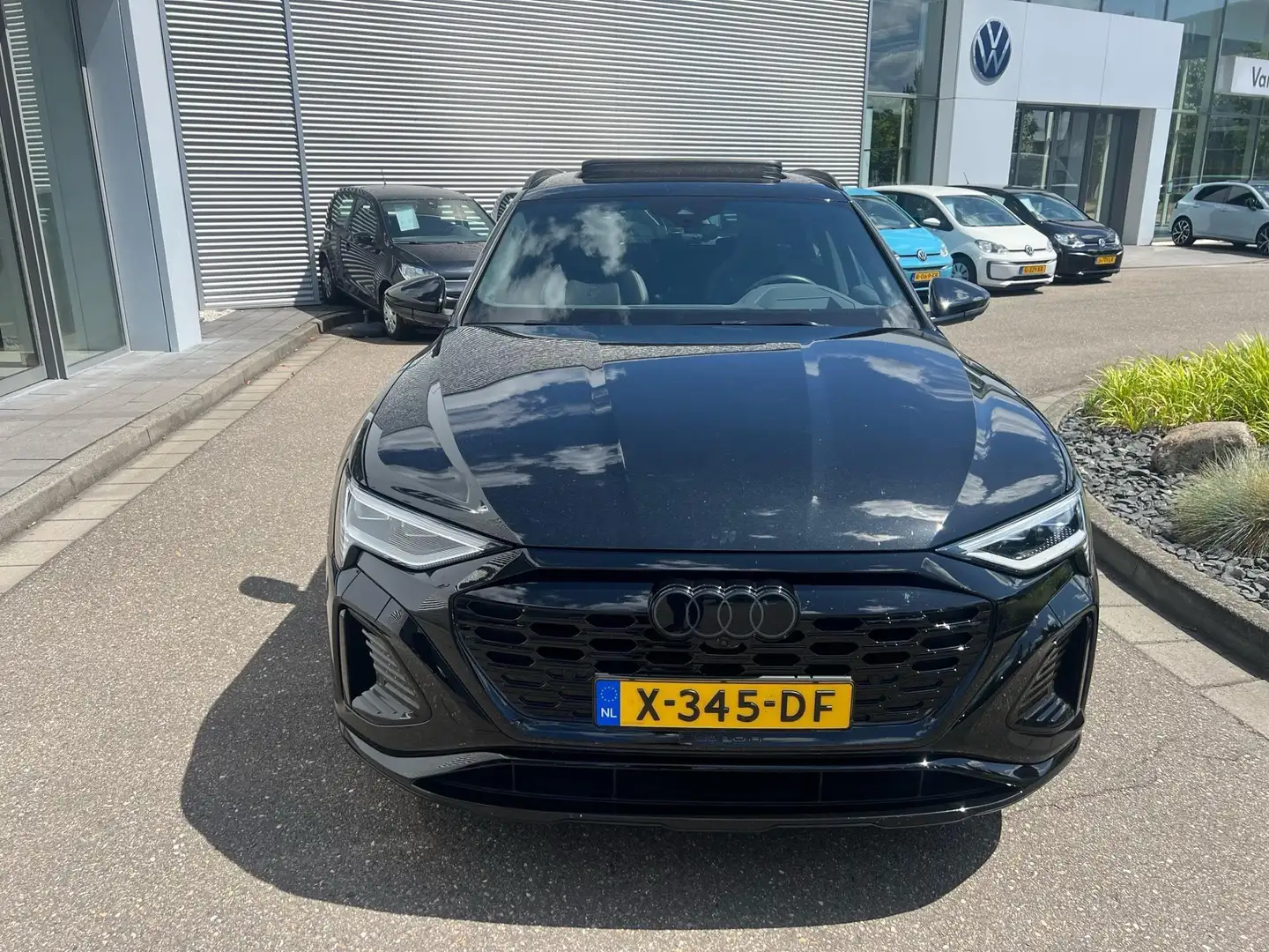 Audi Q8 e-tron 55 quattro S Edition 115 kWh l Adaptieve Cruise Co Zwart - 2