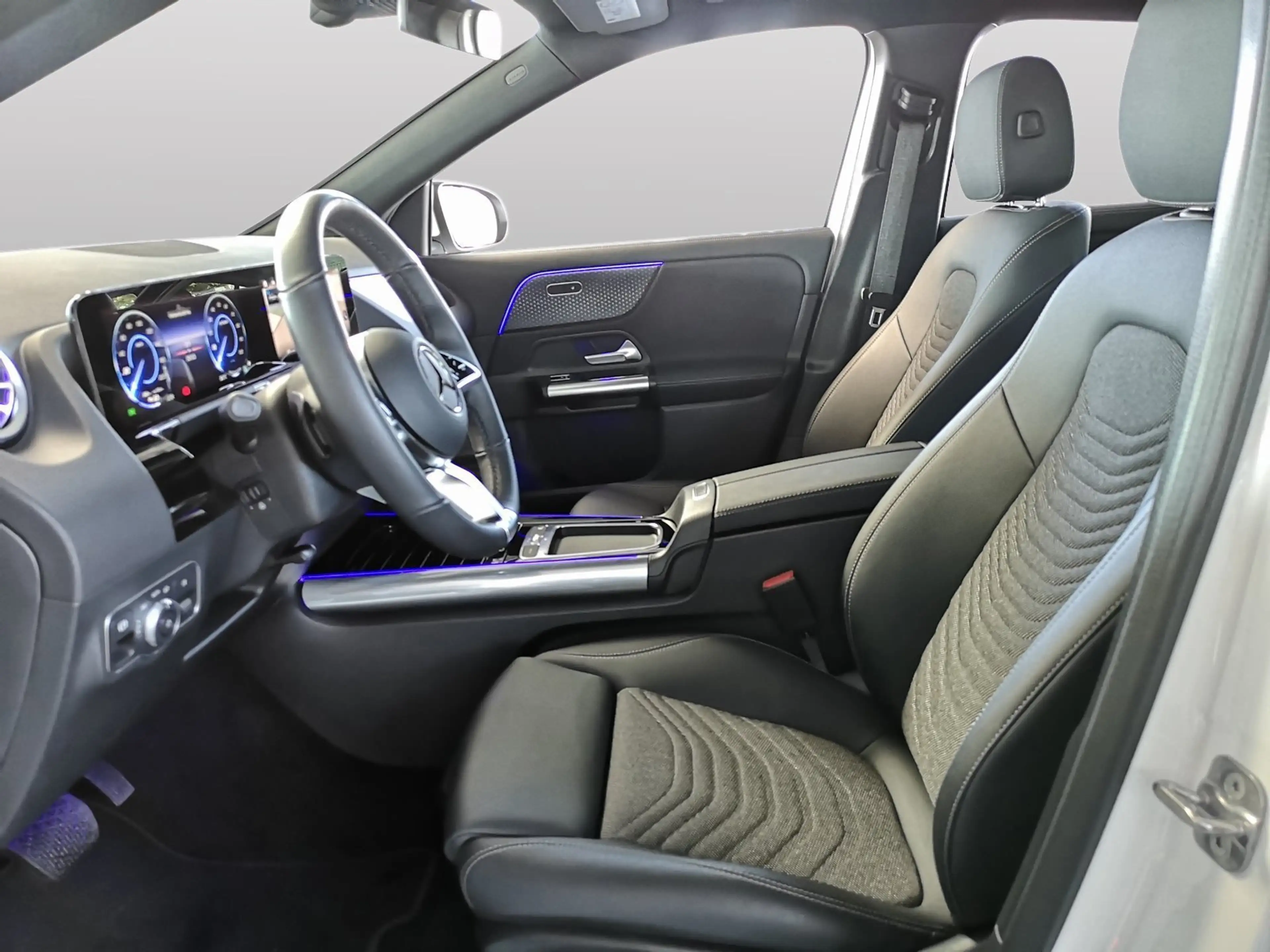 Mercedes-Benz EQA 300 4M Progressive ADVANCED+ANHÄNGERKUPPLUNG — photo 14