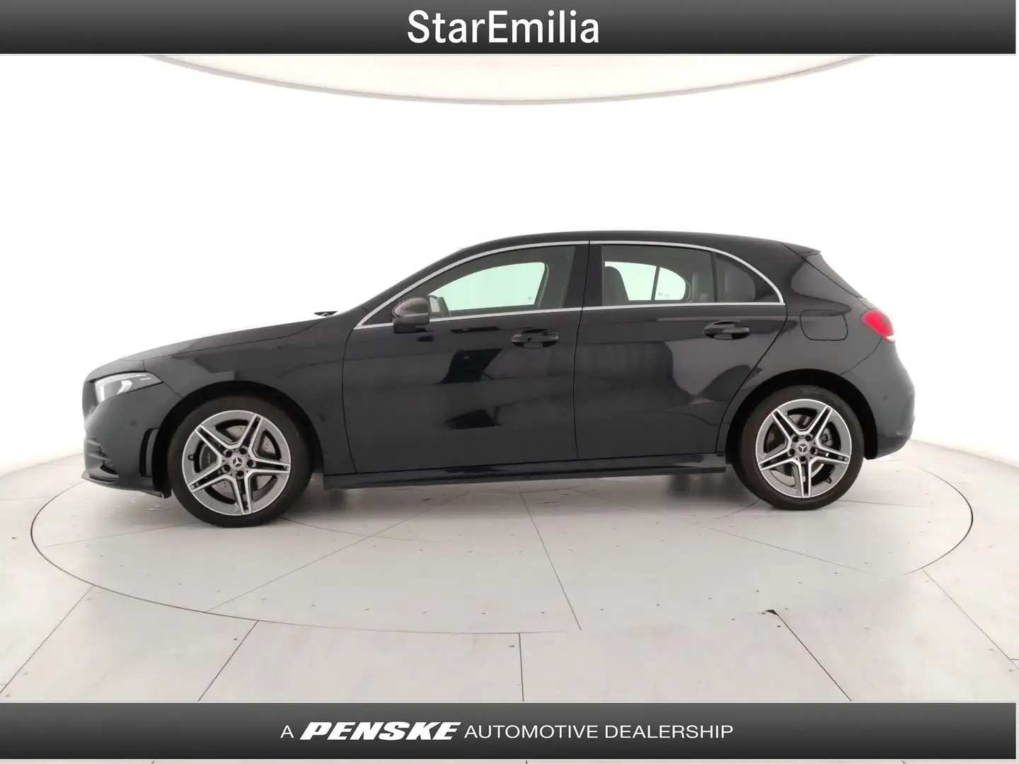 Mercedes-Benz A 250 A 250 e Automatic Plug-in hybrid Premium Zwart - 2
