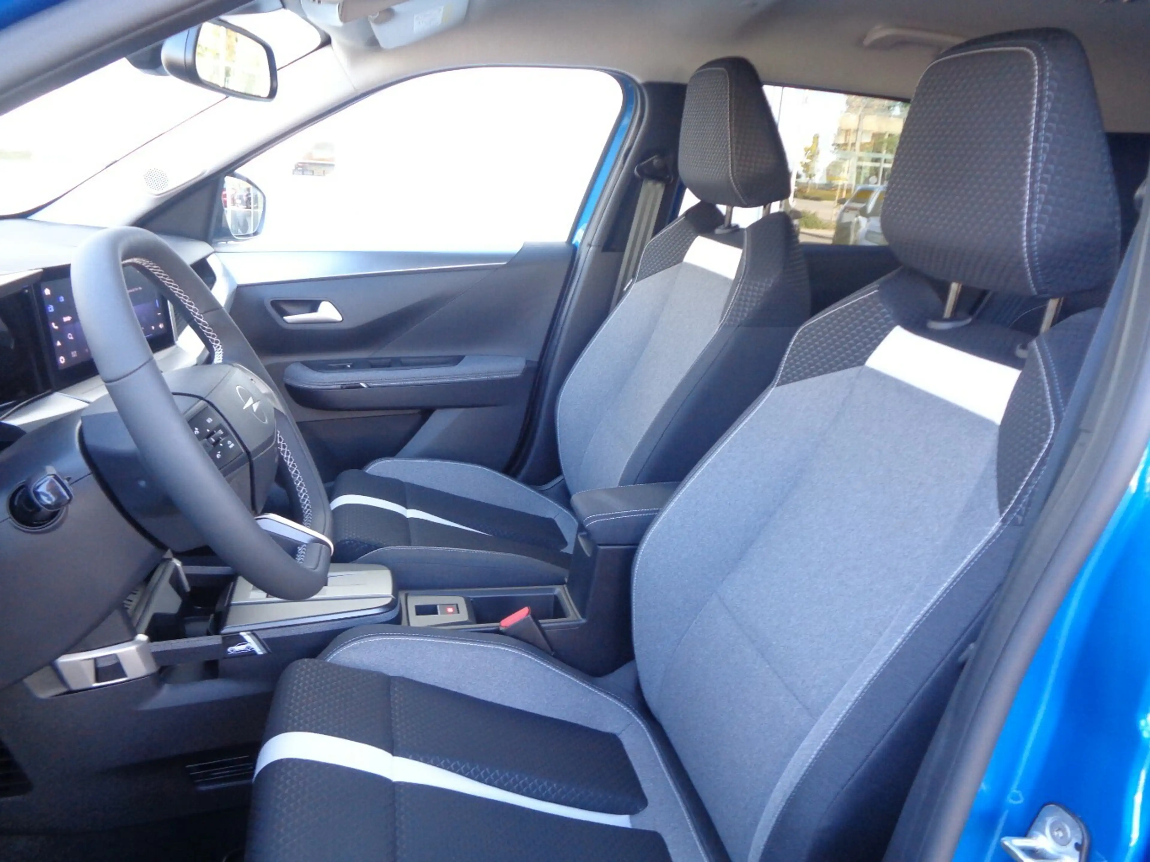 Opel Frontera Ultimate 1.2 107 kW Mild Hybrid — photo 10