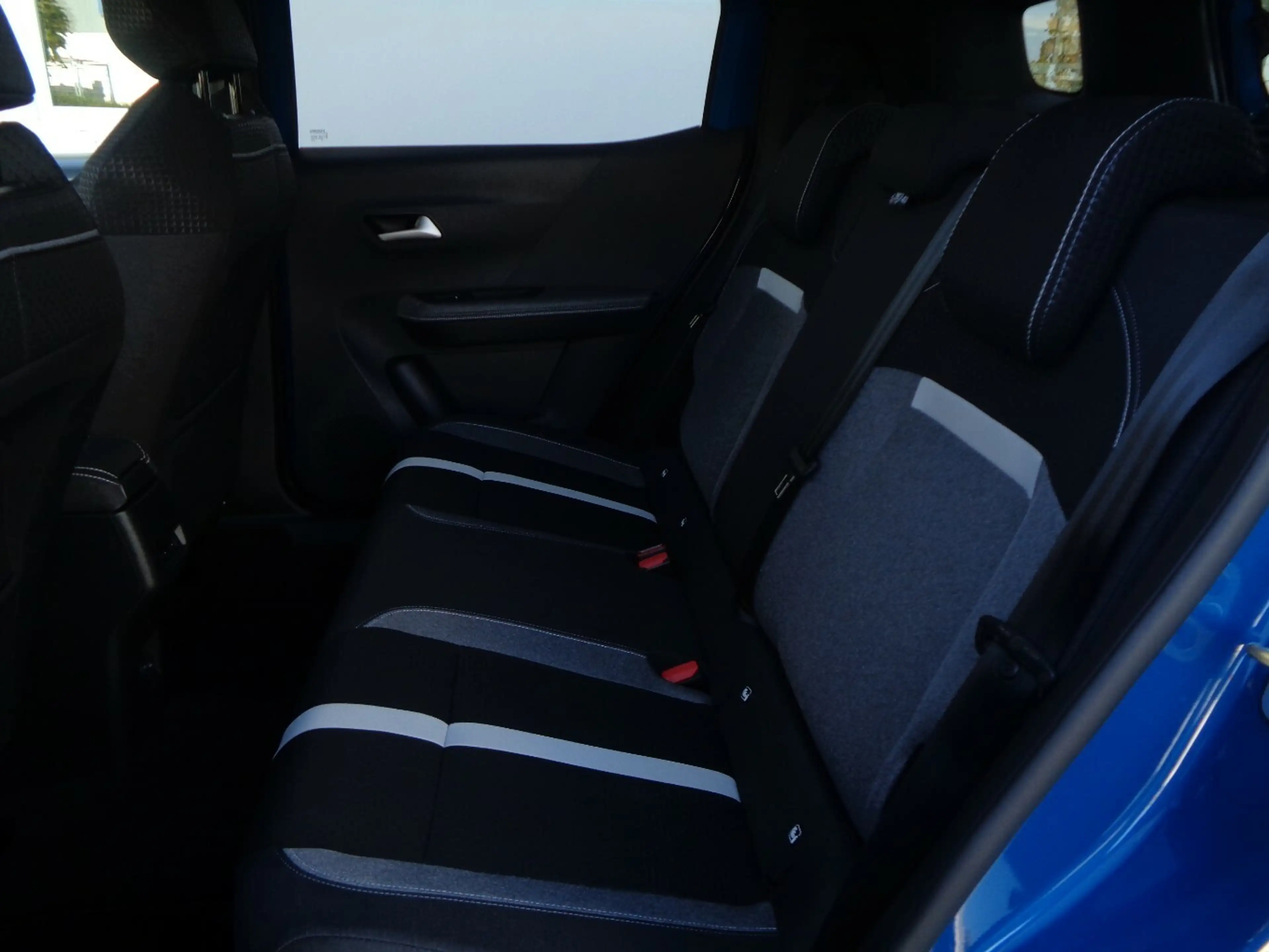 Opel Frontera Ultimate 1.2 107 kW Mild Hybrid — photo 9