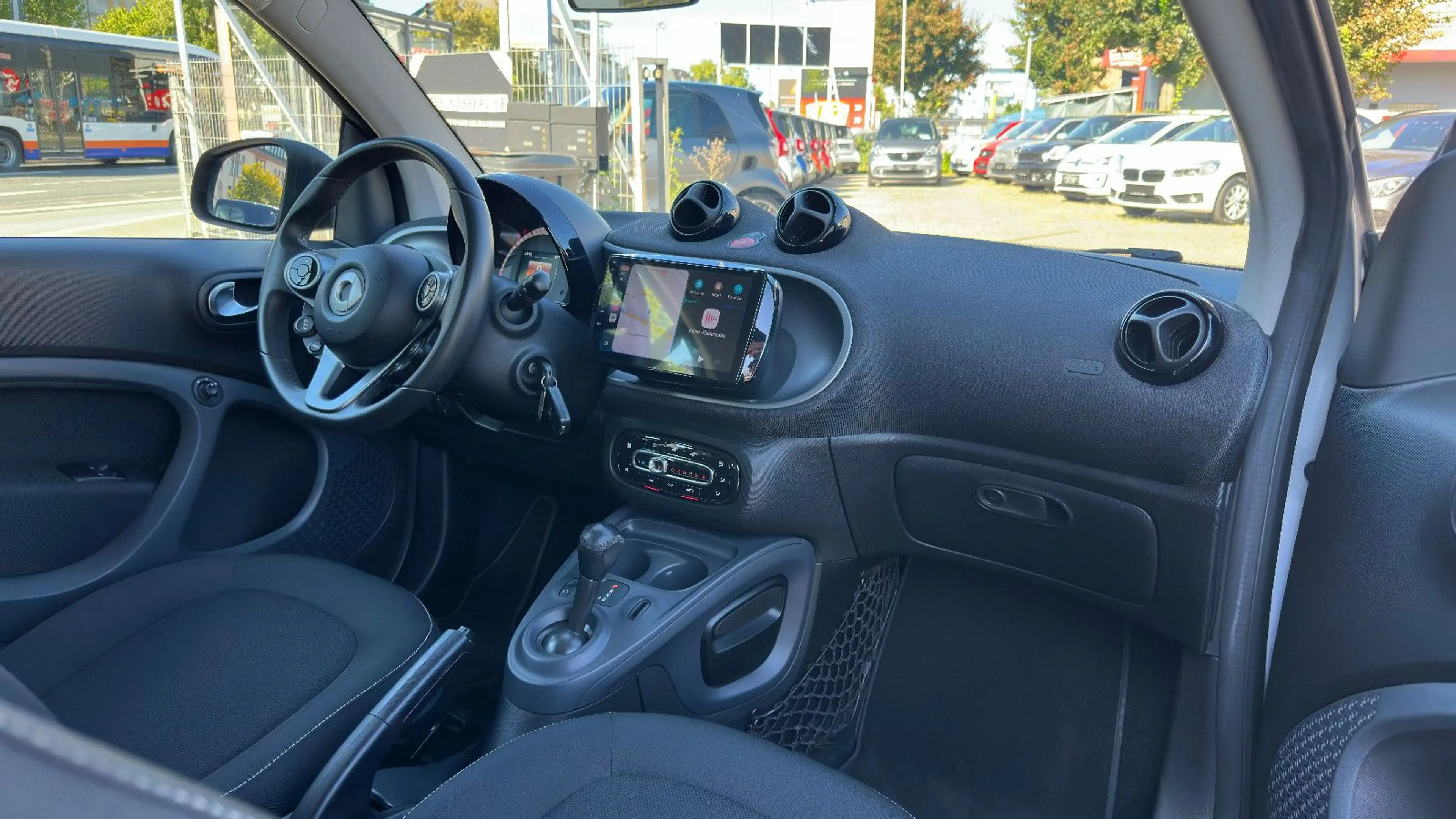 smart forTwo Coupé DCT TITANIA MATT GREY & SILVER! PASSION! — photo 3