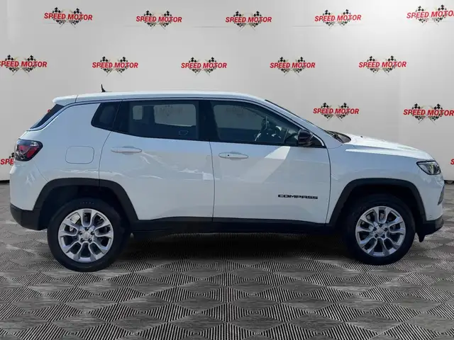 Jeep Compass view 4