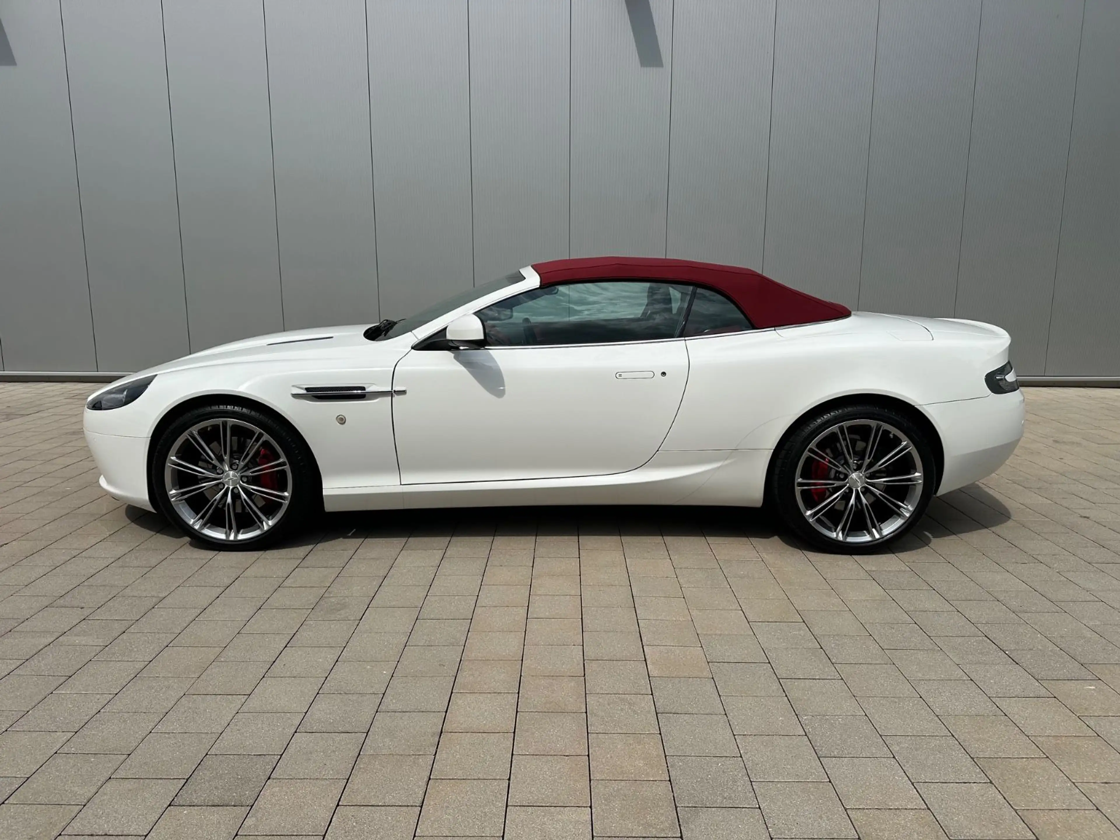 Aston Martin DB9 Volante 6.0 Touchtronic — photo 4