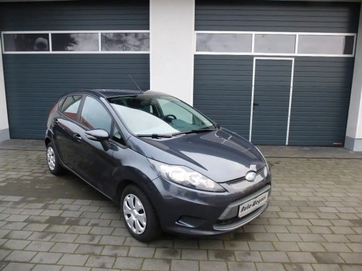 Ford Fiesta 1.4 Trend Grau - 1